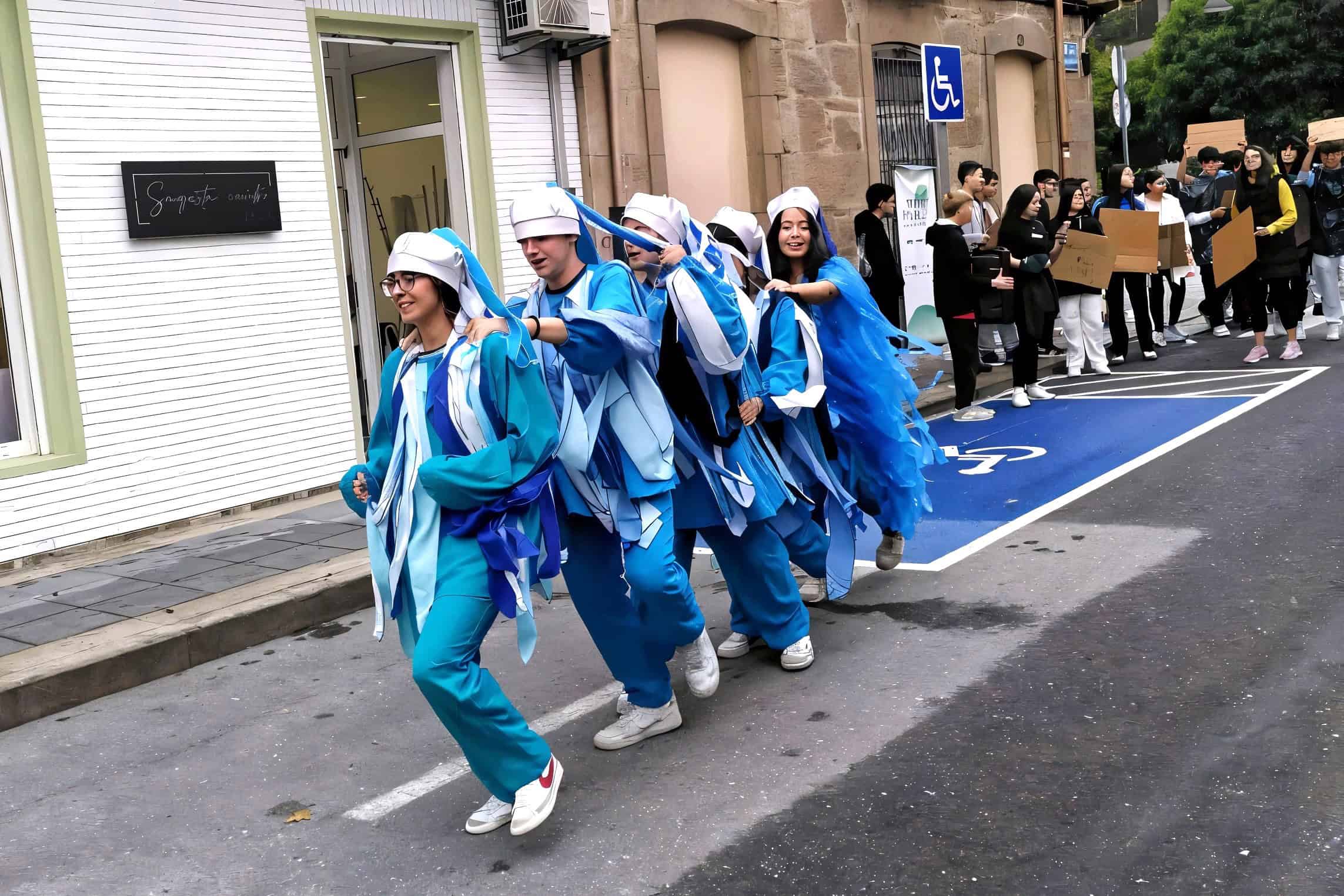Uno de los momentos de la performance en el centro de Pontecesures