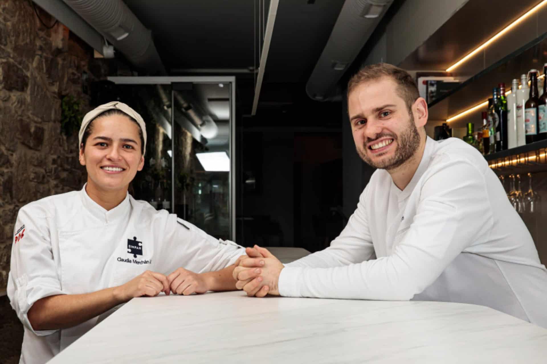 Áxel Smyth y Claudia Merchán, chefs del restaurante compostelano Simpar | CEDIDA