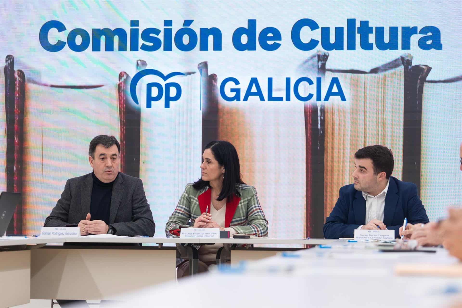 El excoordnador de la Comisión de Cultura del PPdeG, Daniel Chapela, junto al entonces conselleiro de Cultura, Román Rodríguez, y la secretaria de organización del PPdeG, Paula Prado | PPDEG