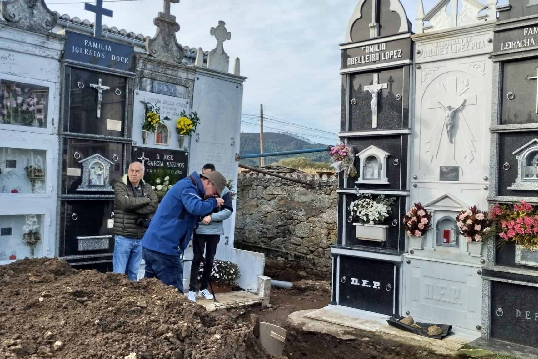 Una de las zonas excavadas en el cementerio de O Val | XOSÉ MANUEL SUÁREZ