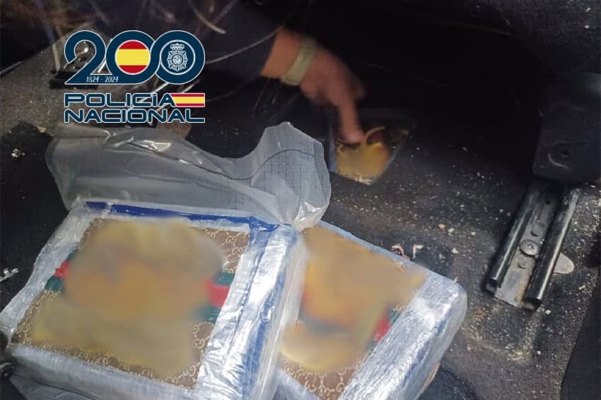 Los 3 kilos y medio de cocaína intervenidos en el vehículo | POLICÍA NACIONAL