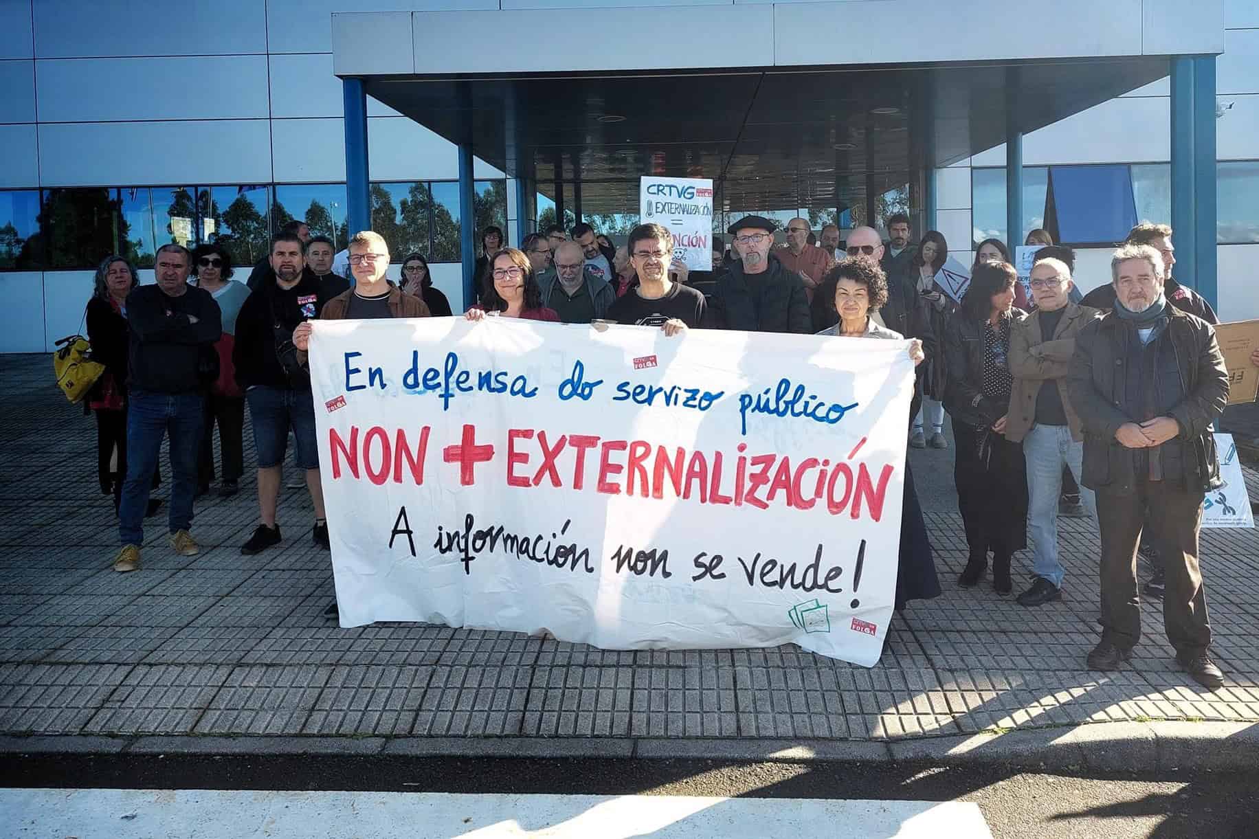 Concentración a las puertas de San Marcos de los trabajadores de la CRTVG en huelga, en Santiago | COMITÉ INTERCENTROS