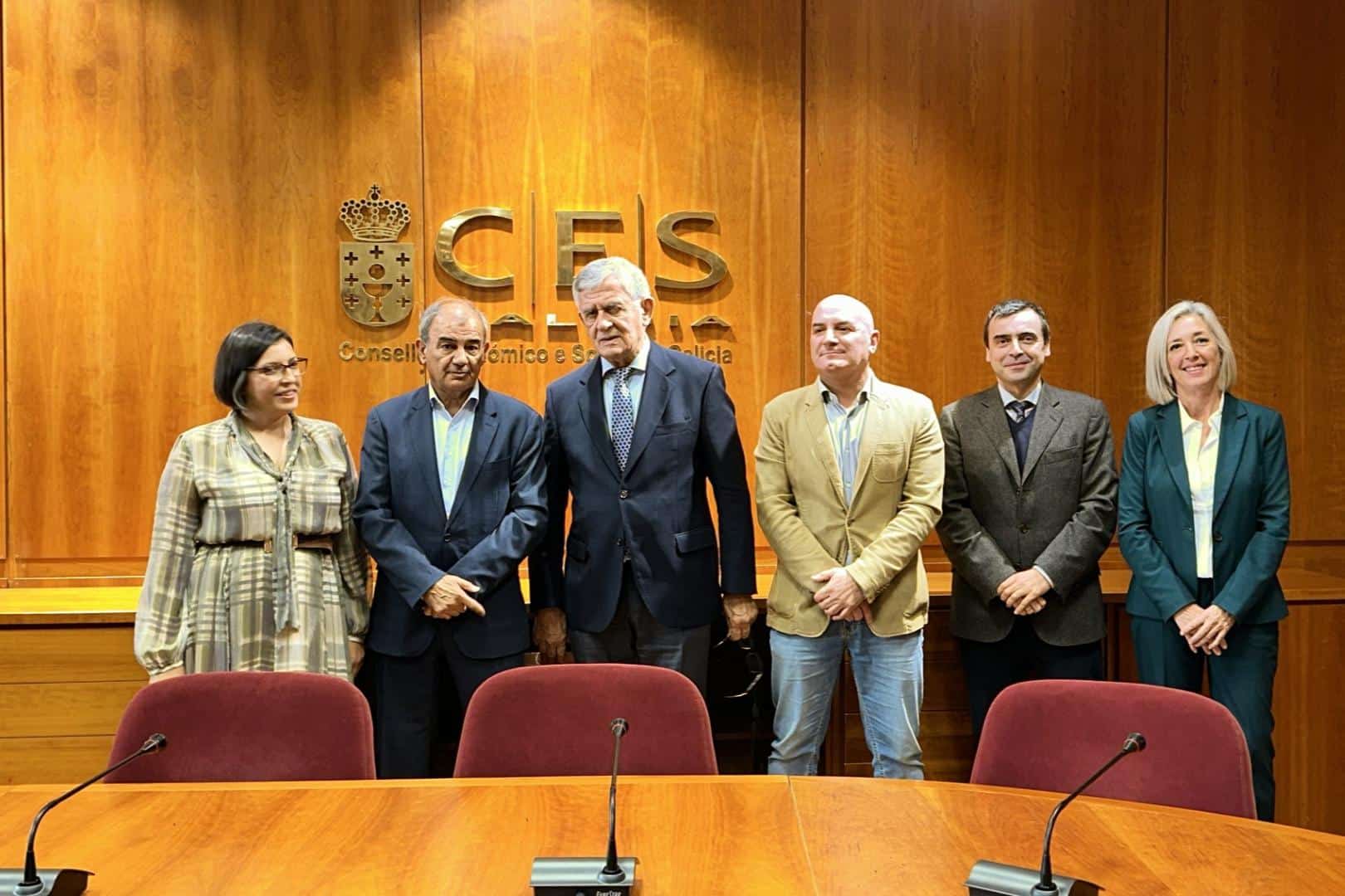 Ana Olveira (ForoEsGal), Juan Antonio Pedreño (CEPES), Manuel Pérez (CES), Mino Martínez e Isabel Fraga (ForoEsGal)