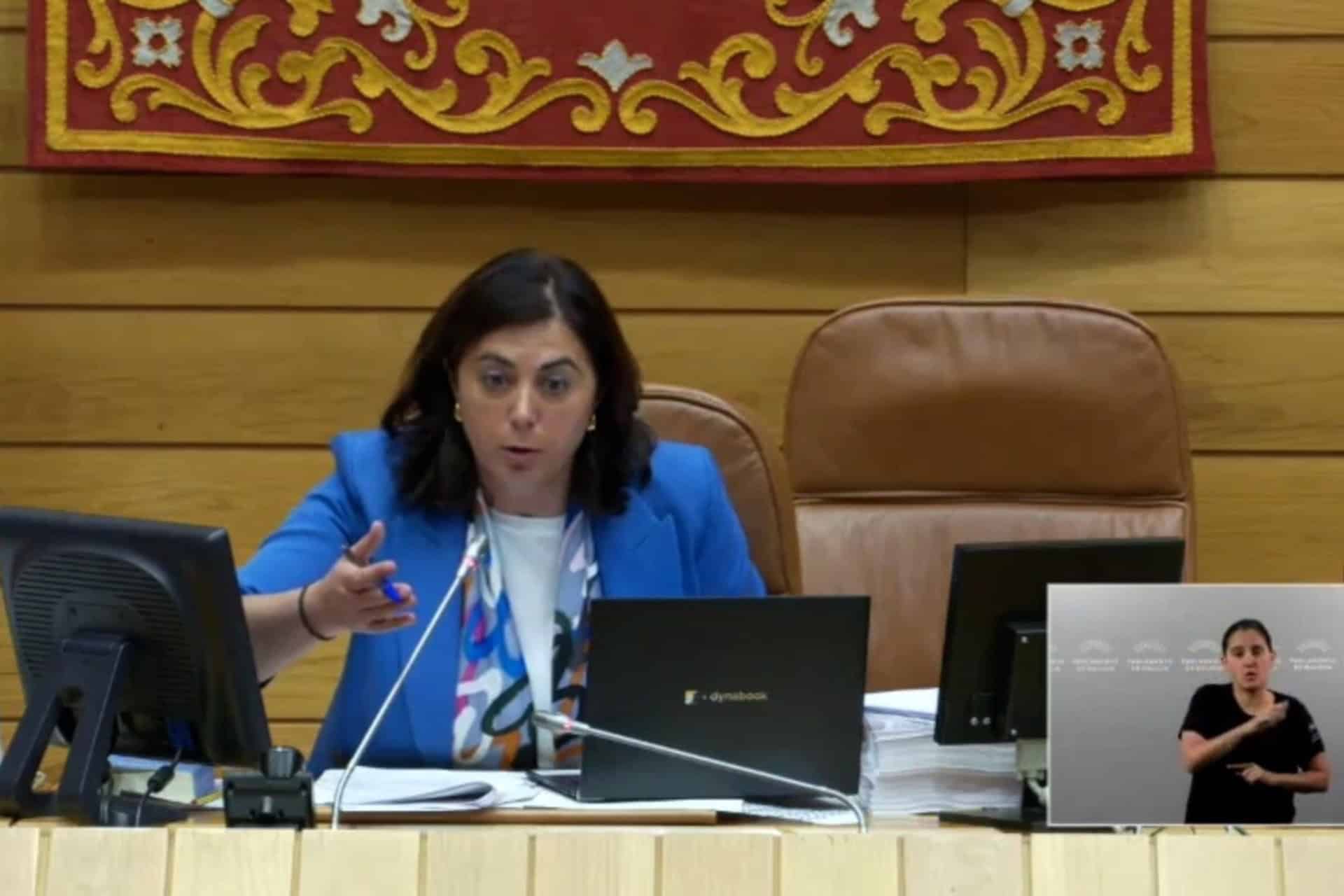 La vicepresidenta primera del Parlamento de Galicia, la popular Elena Candia, dirigiendo la sesión plenaria | PARLAMENTO DE GALICIA