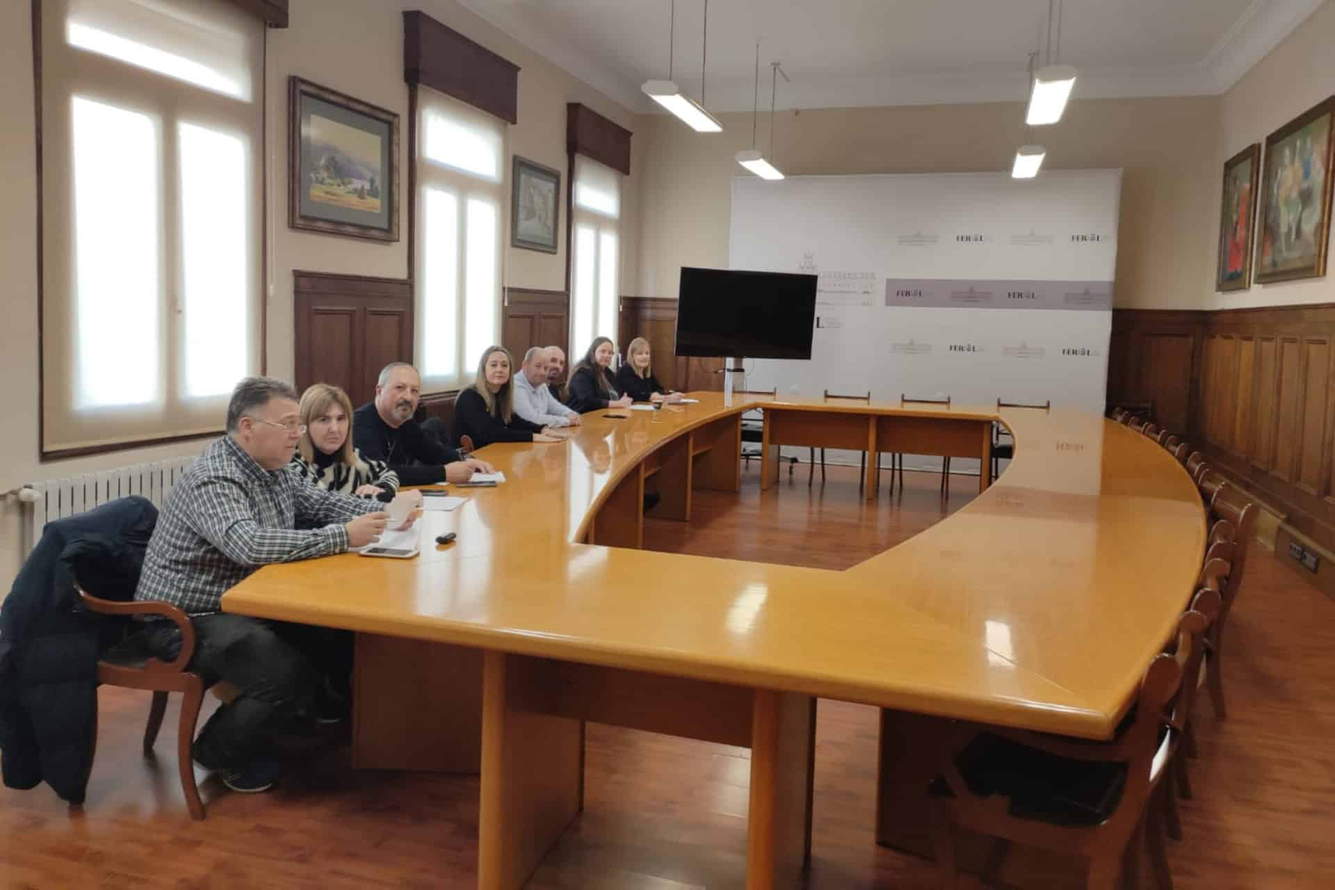 La reunión de la mesa de negociación con el plantón del Gobierno local.