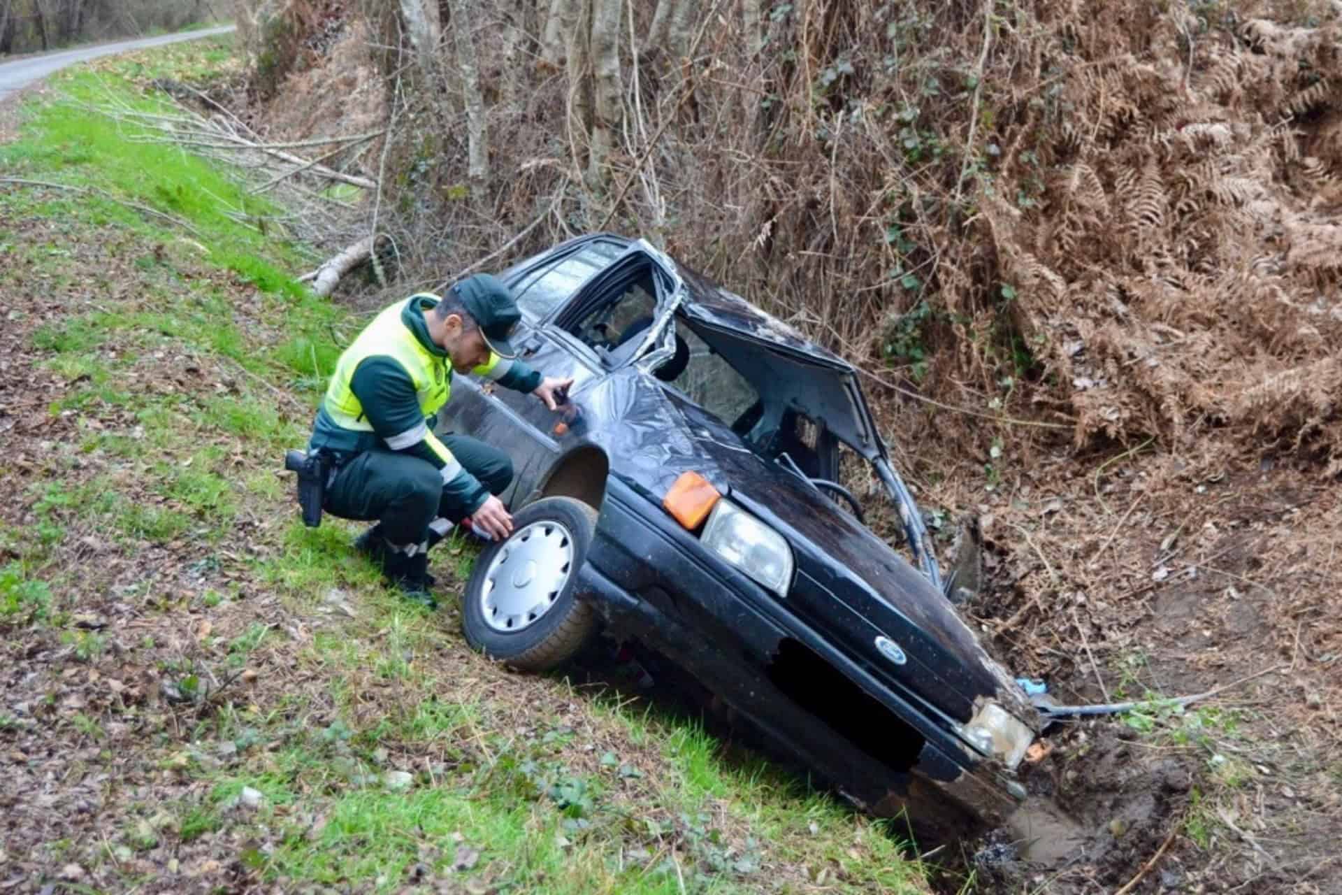 Accidente coche menor en Laza |  GUARDIA CIVIL