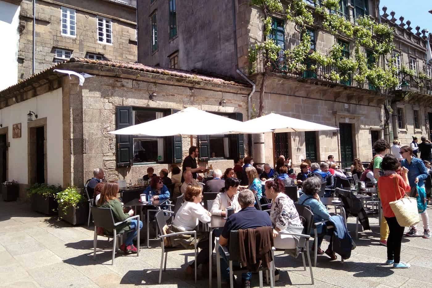 El Café Literarios en la Praza da Quintana de Vivos | CONCELLO DE SANTIAGO DE COMPOSTELA