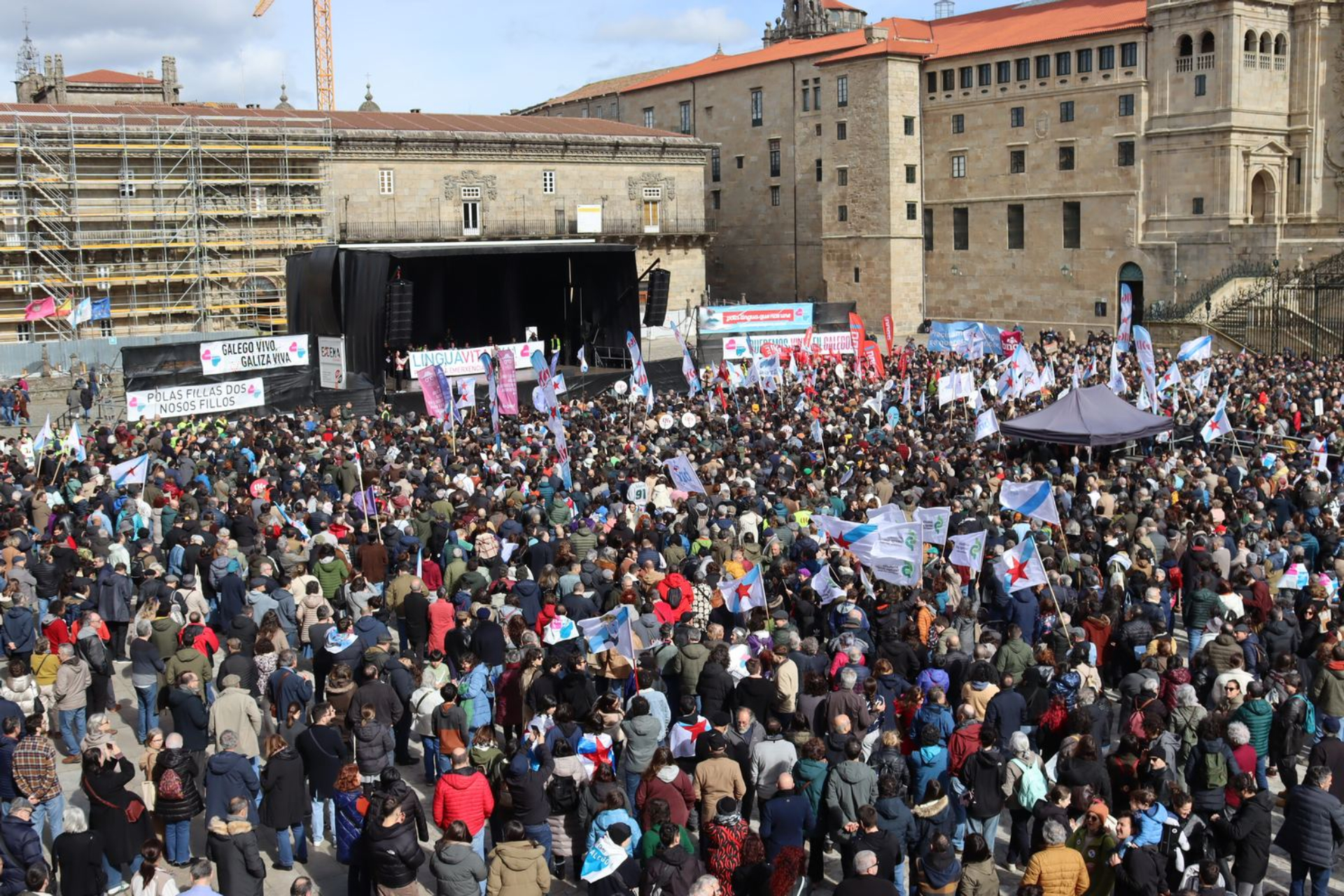 A manifestación convocada por Queremos Galego ante a "emerxencia lingüística extrema" | CIG