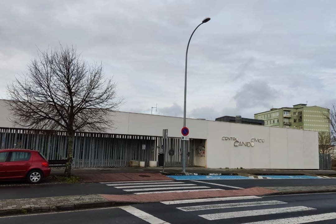 El Centro Cívico de Canido en la calle Poeta Pérez Parallé de Ferrol