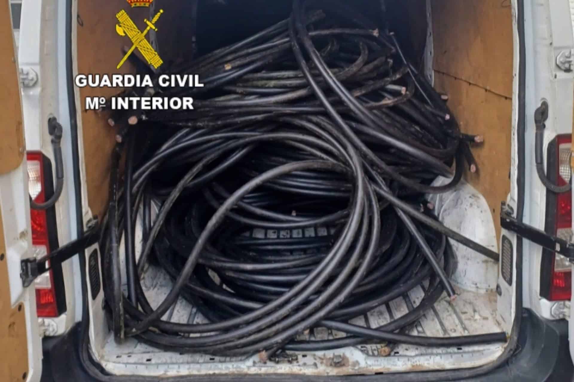 Detenidos dos varones a los que les intervinieron una tonelada de cable de cobre robado en Maceda | EUROPA PRESS