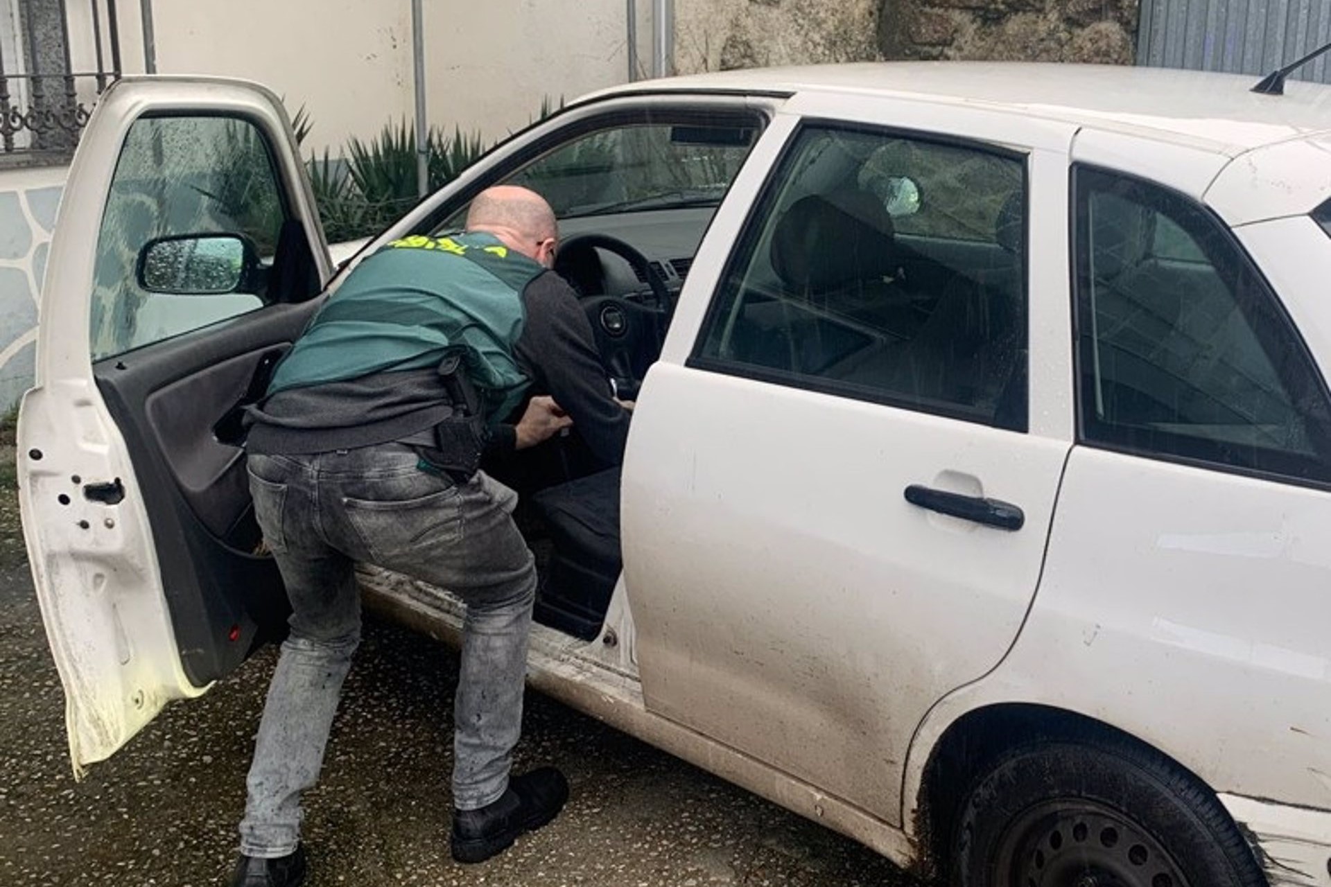 El vehículo intervenido |
GUARDIA CIVIL