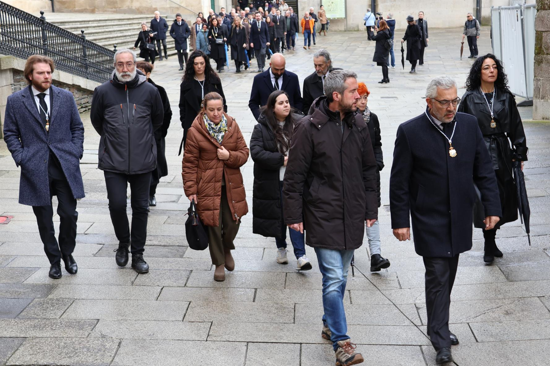 El alcalde accidental de Lugo, Rubén Arroxo, y el futuro alcalde, Miguel González, llegando a la misa en homenaje a la fallecida Paula Alvarellos | EP