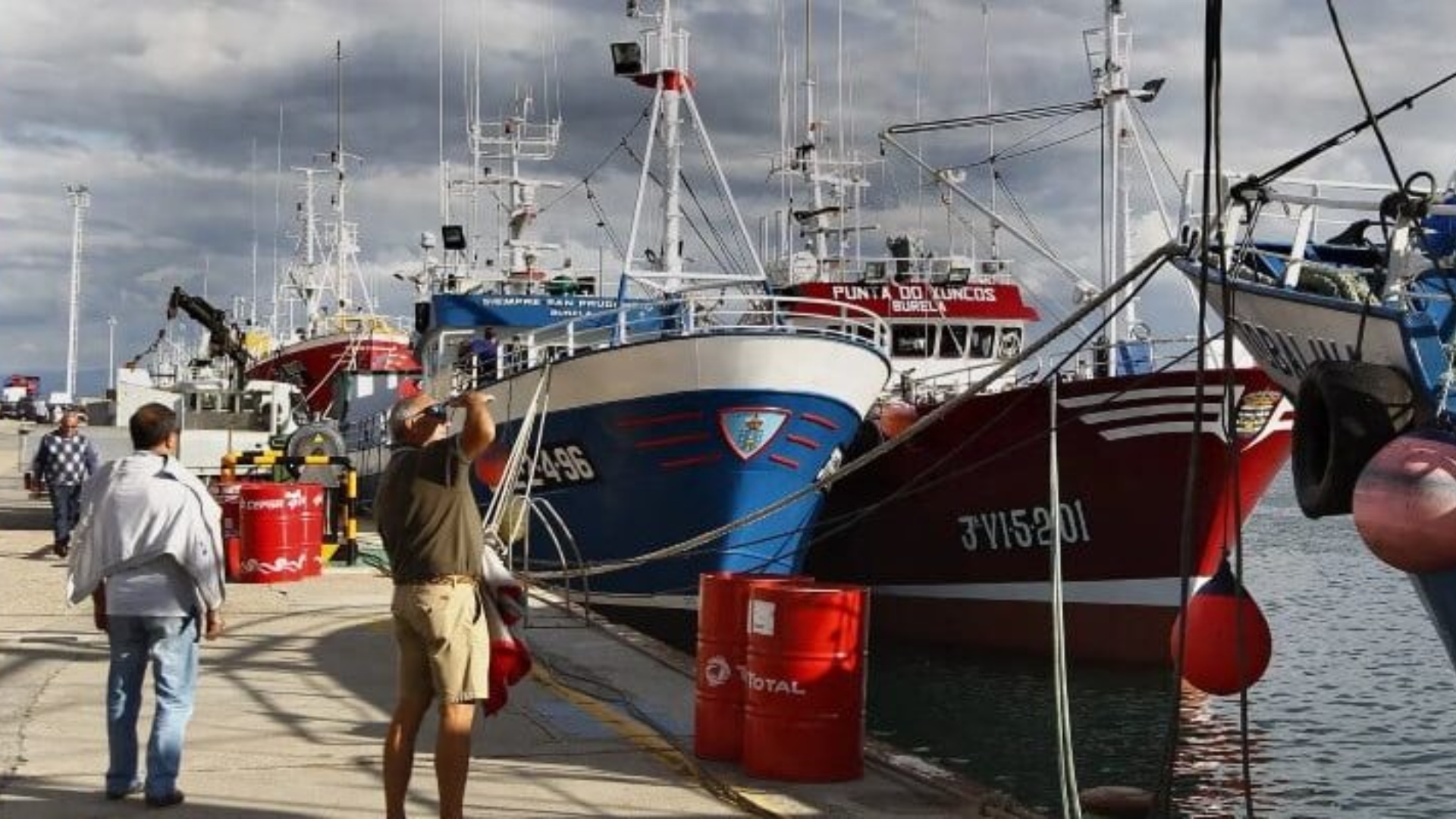 Imagen de archivo de barcos pesqueros en el Puerto de Celeiro, en Viveiro | PUERTO DE CELEIRO