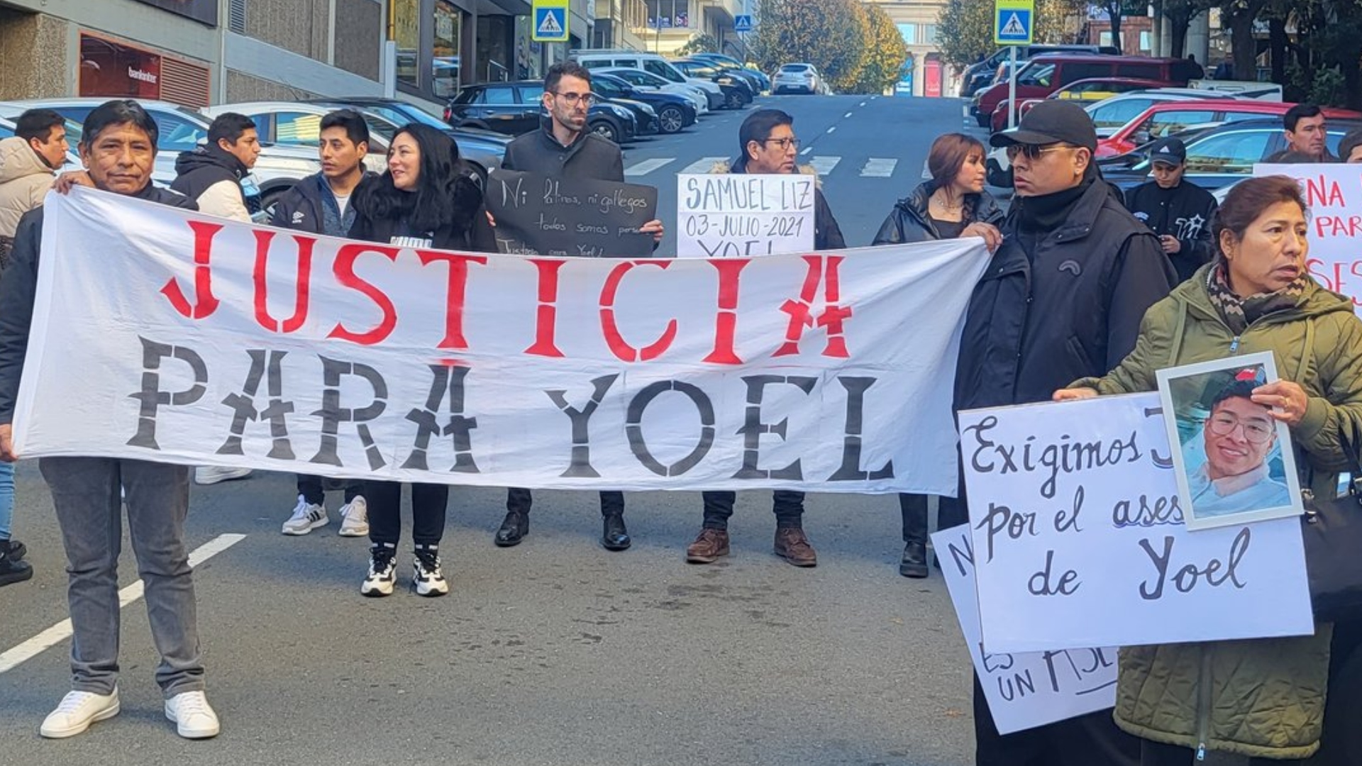 Una concentración exigiendo justicia por la muerte a puñaladas de Yoel Quispe en A Coruña | CEDIDA