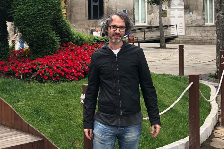 James Rhodes delante del Dinoseto en Vigo