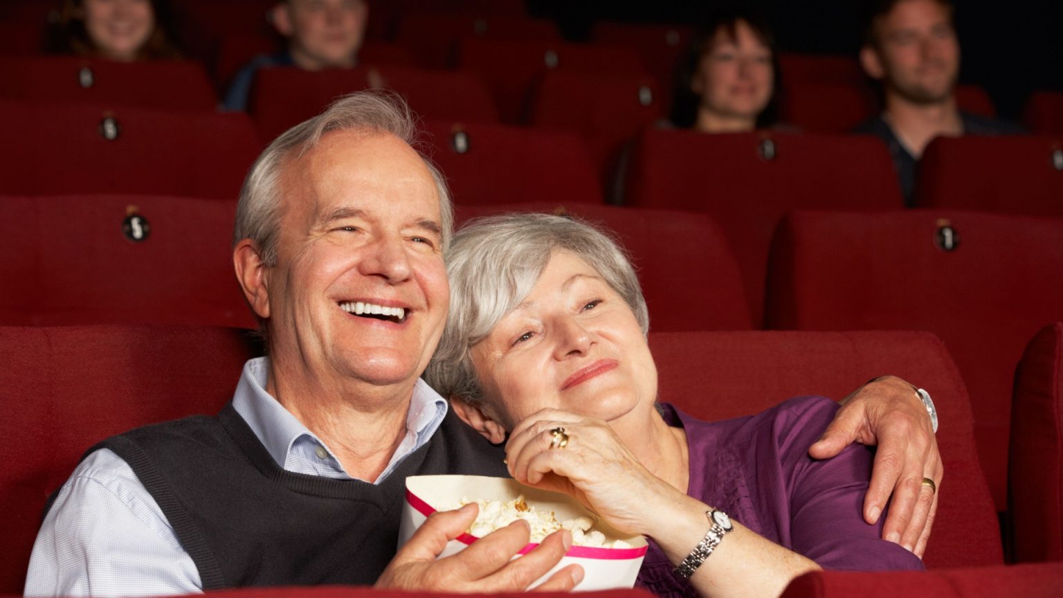 Imagen de archivo de una pareja en el cine
