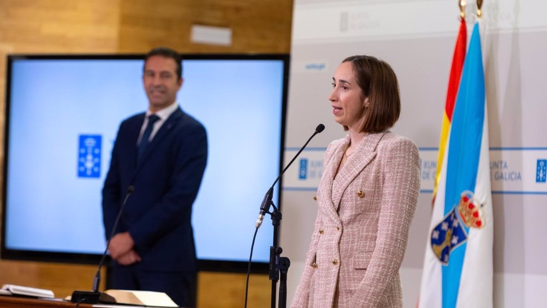La directora xeral de Pesca, Acuicultura e Innovación Tecnolóxica de la Xunta de Galicia, Patricia García Sánchez, junto al exconselleiro do Mar Alfonso Villares en su toma de posesión hace apenas cinco meses | XUNTA DE GALICIA