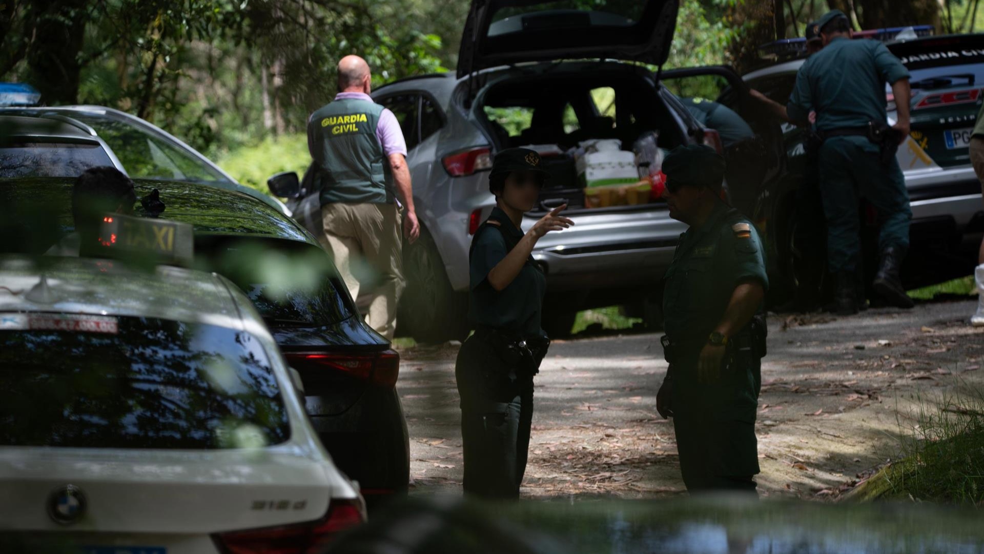 La intervención policial en Campo Lameiro, donde fueron encontrados dos cadáveres calcinados en un vehículo | EP