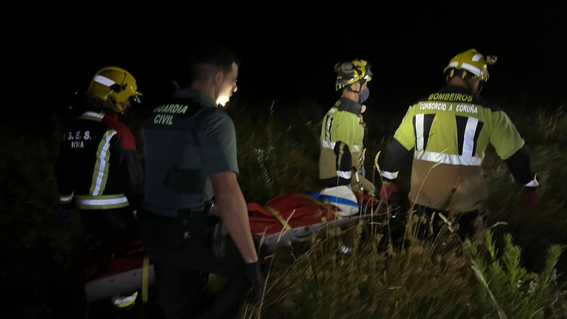 Dispositivo de búsqueda del cadáver de un hombre en Porto do Son
