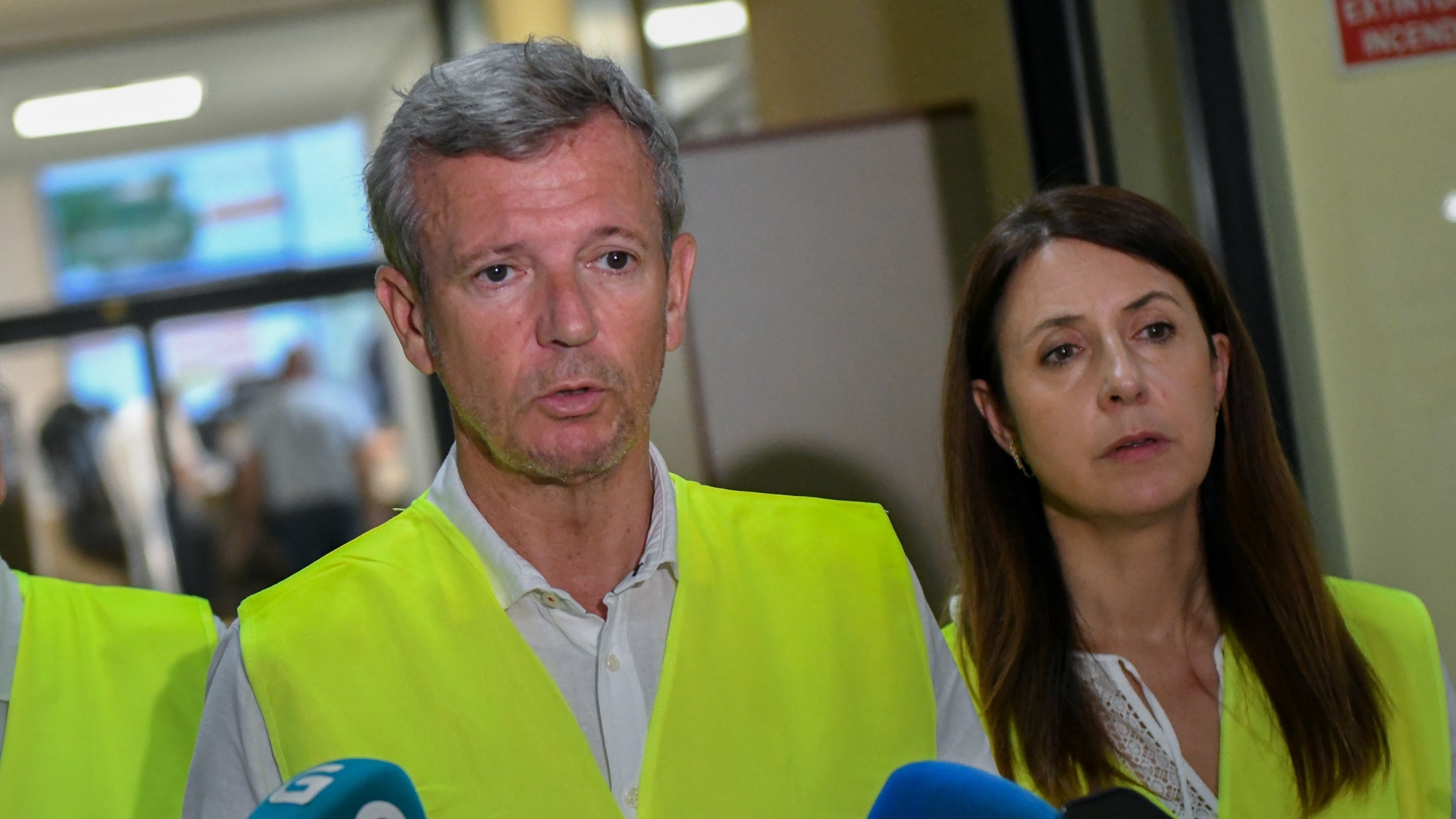El presidente de la Xunta de Galicia, Alfonso Rueda, junto a la conselleira do Medio Rural, María José Gómez, en una visita a la sede del distrito forestal XIV de Verín-Viana | XUNTA DE GALICIA