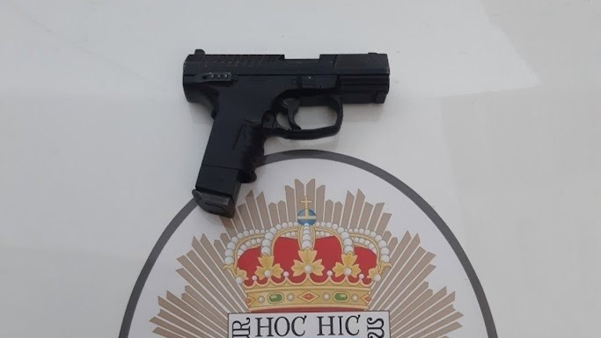 Lugo pistola aire comprimido Policía Local