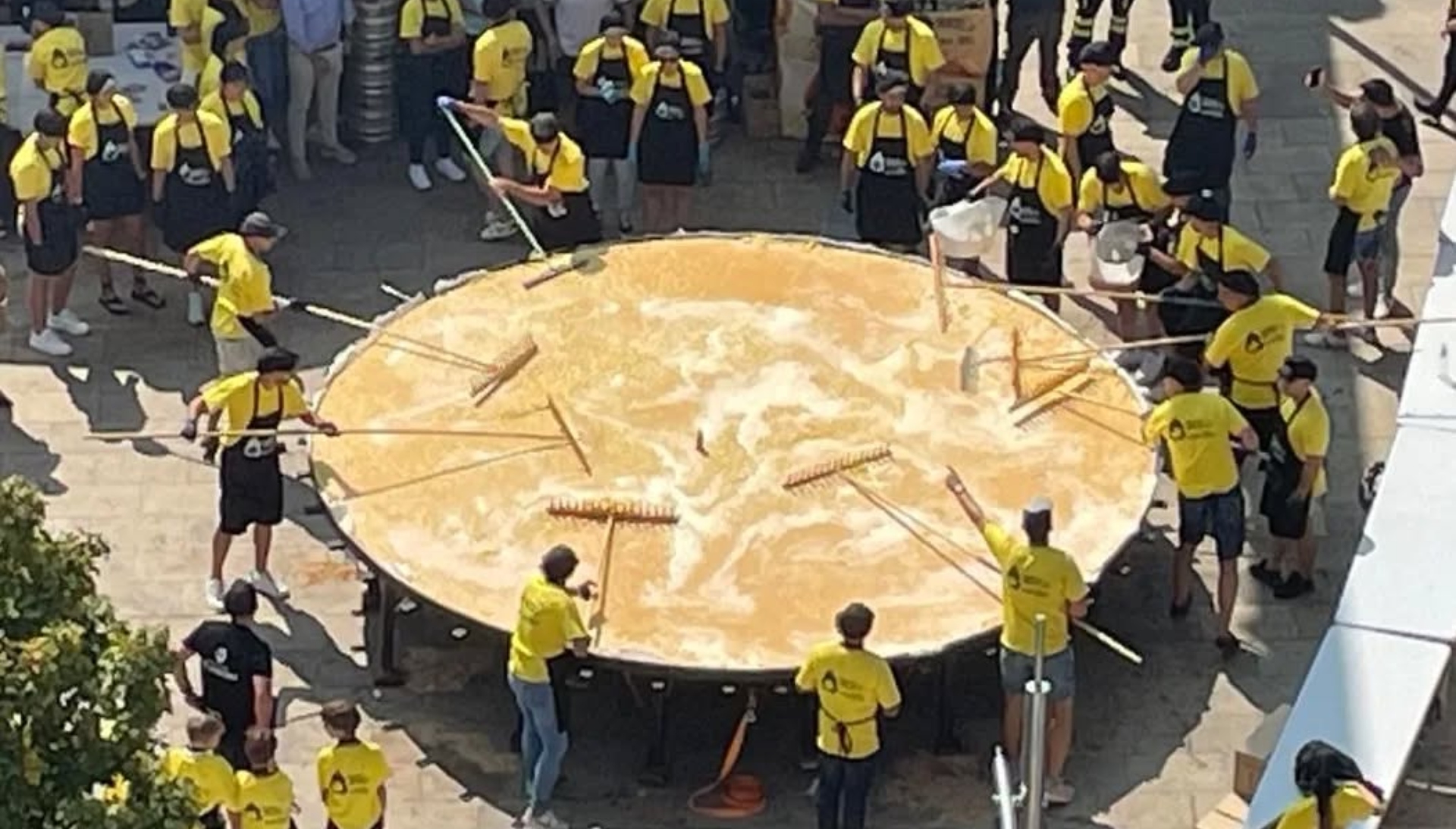 Melide tortilla de patata más grande del mundo II Fiesta del Huevo Campero