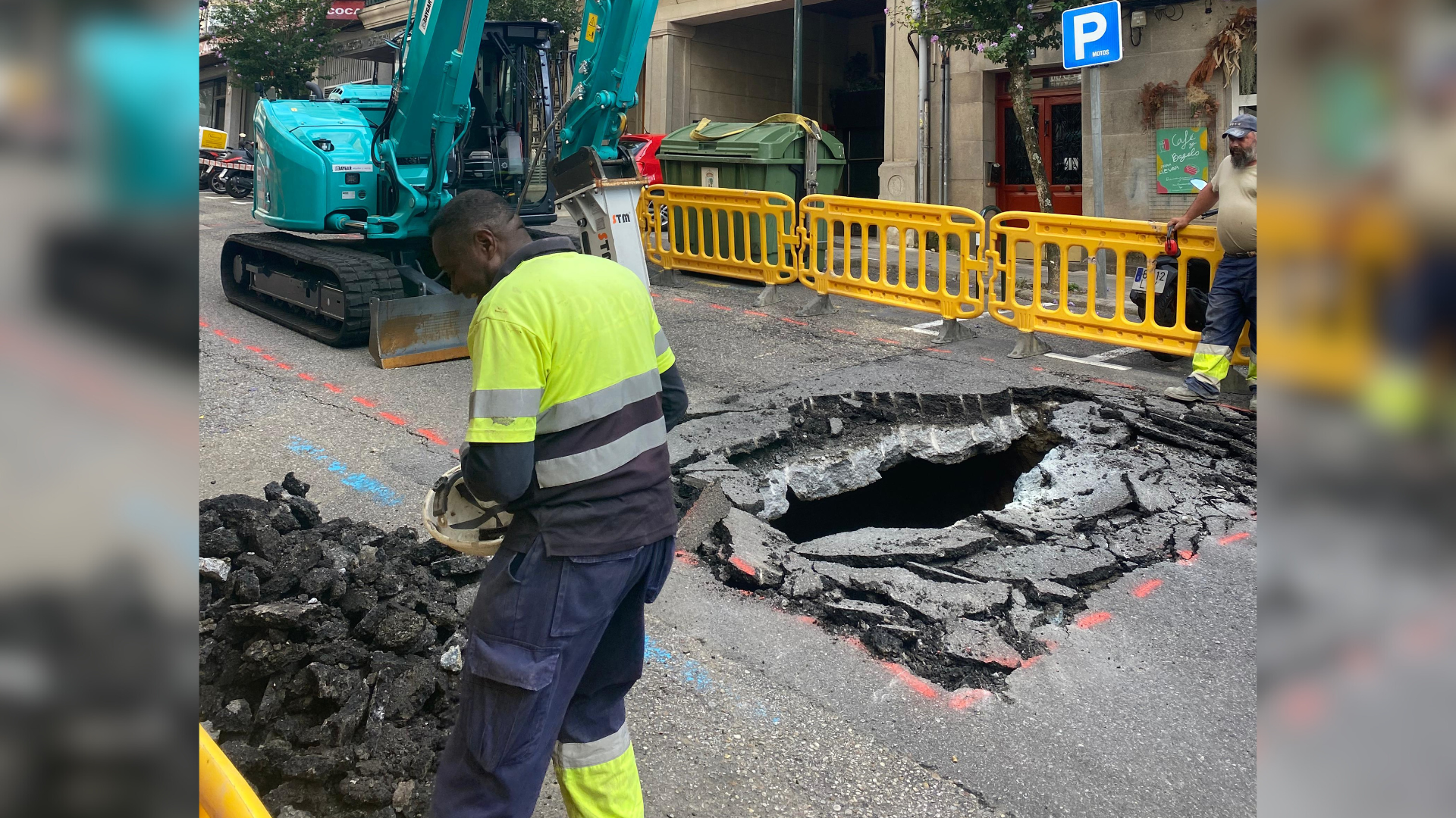 Socavón en el centro de Vigo