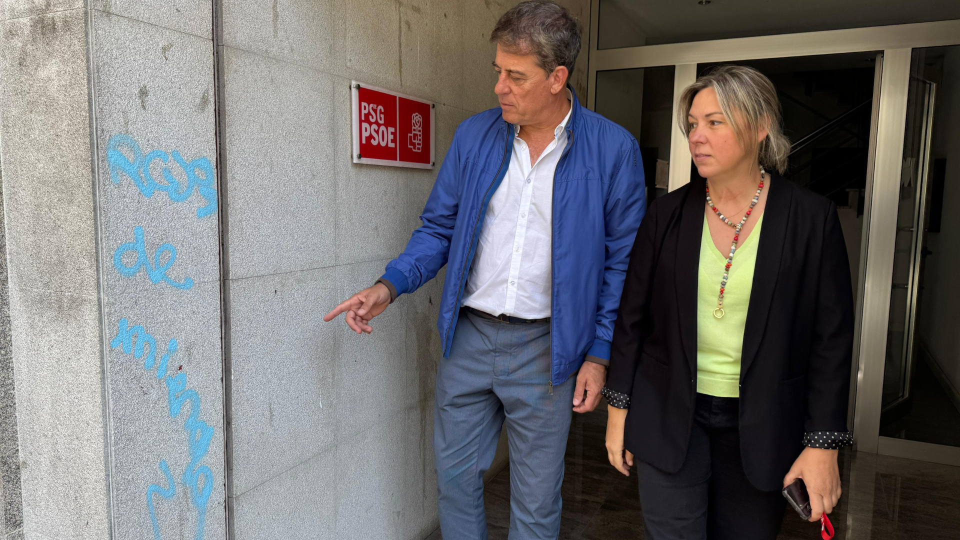 Pintada a las puertas de la sede del PSdeG en Lugo | PSdeG-PSOE
