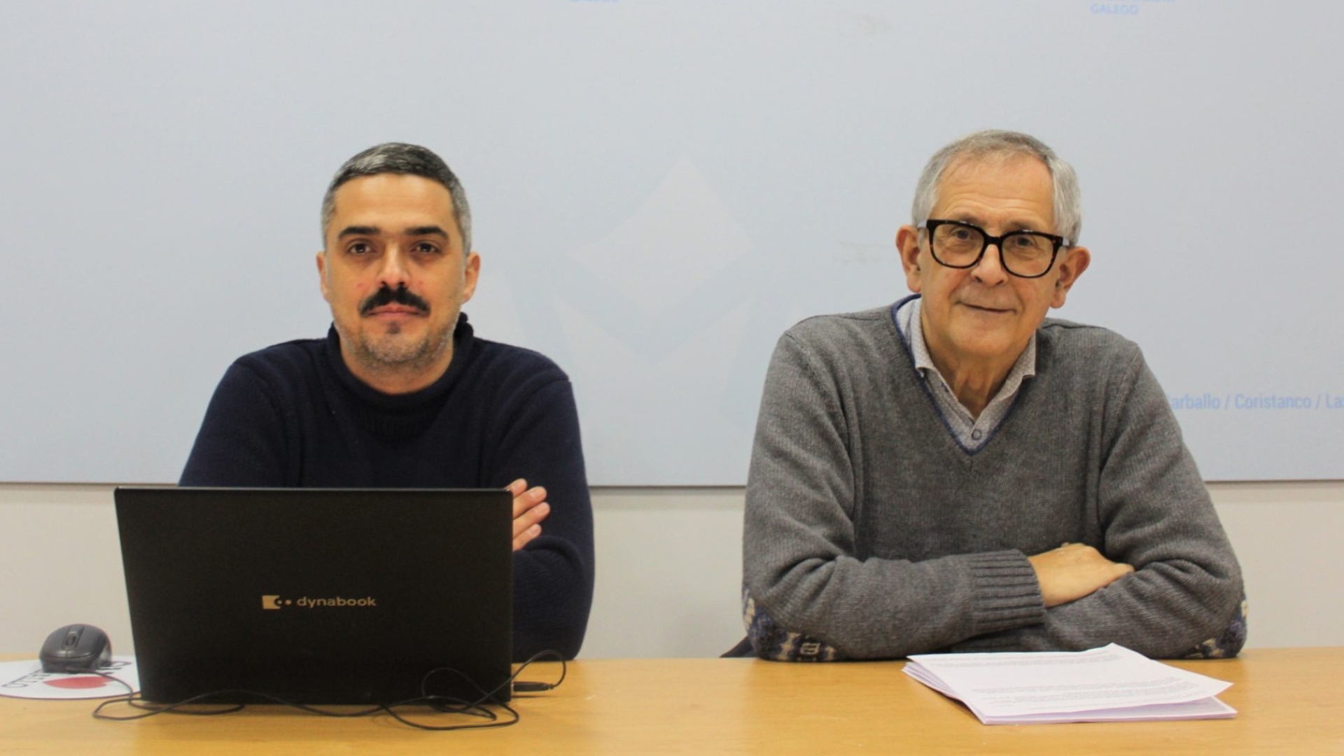 El alcalde de Carballo, Evencio Ferrero (d), junto al que será su sucesor, el concelleiro Daniel Pérez | BNG CARBALLO