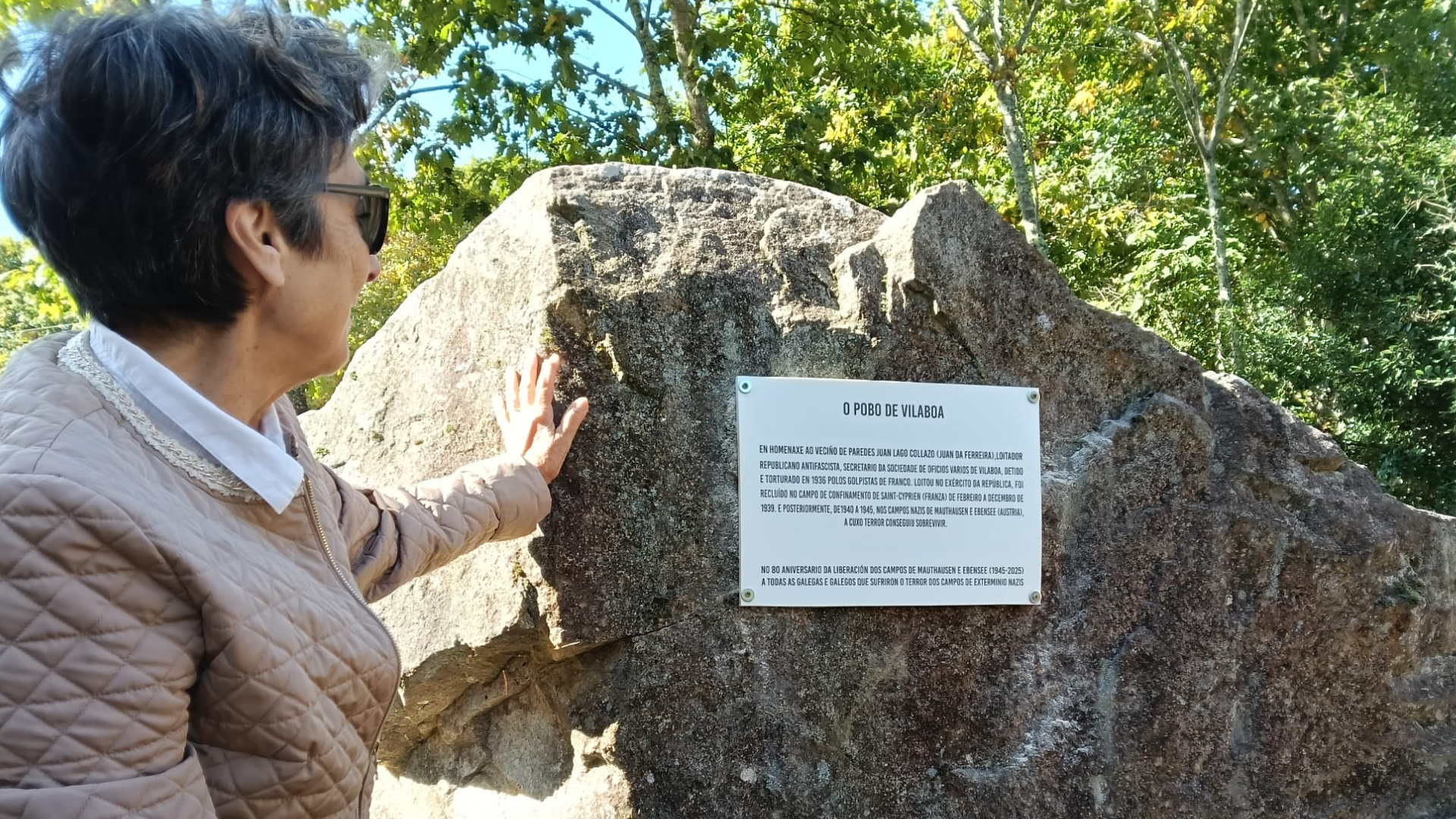 Placa en honor a Juan da Ferreira, superviviente de los campos nazis de Mauthausen y Ebensee
