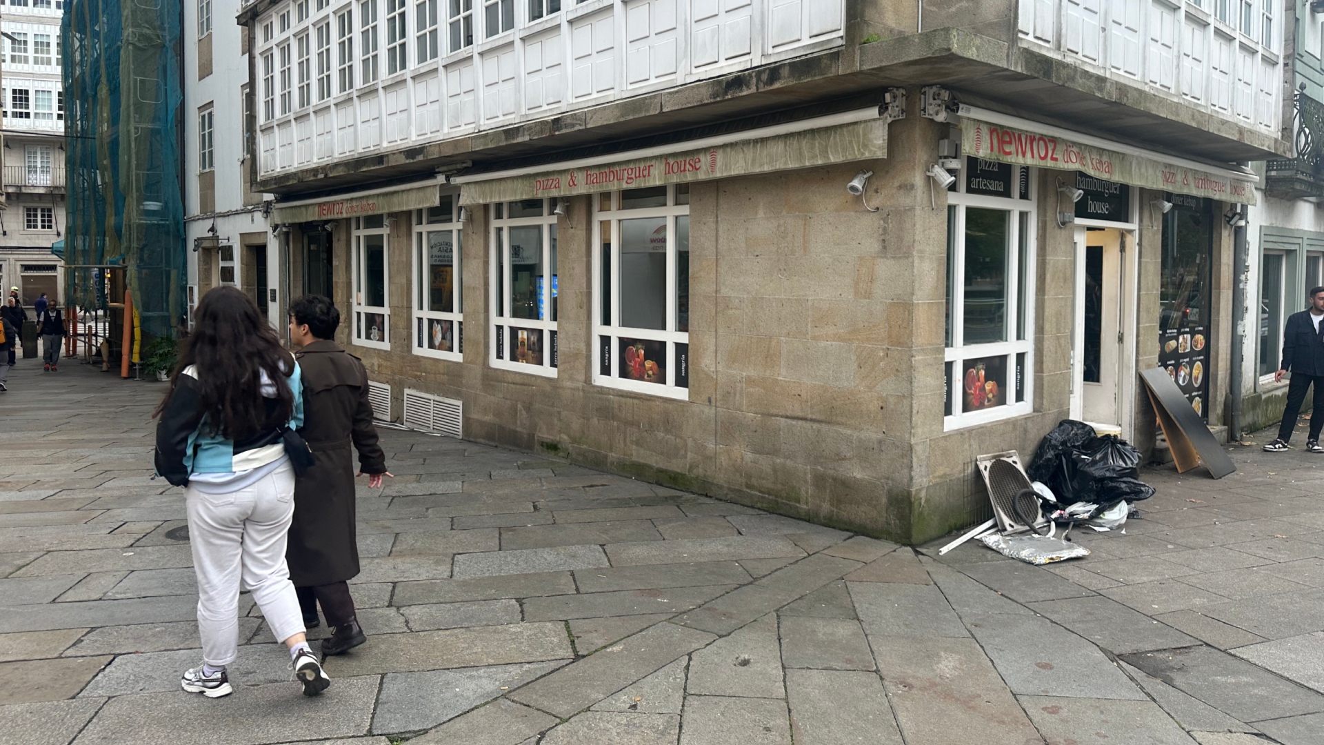 El antiguo local del restaurante Alameda y Newroz Döner Kebap acogerá un Starbucks | ENFOQUES.GAL