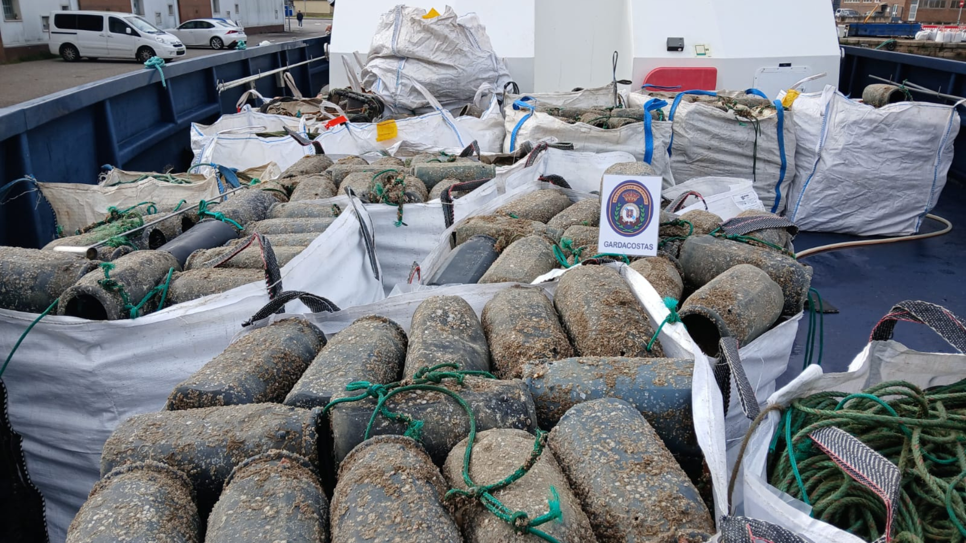 Incautados unos 800 cacharros ilegales para la captura del pulpo en A Guarda