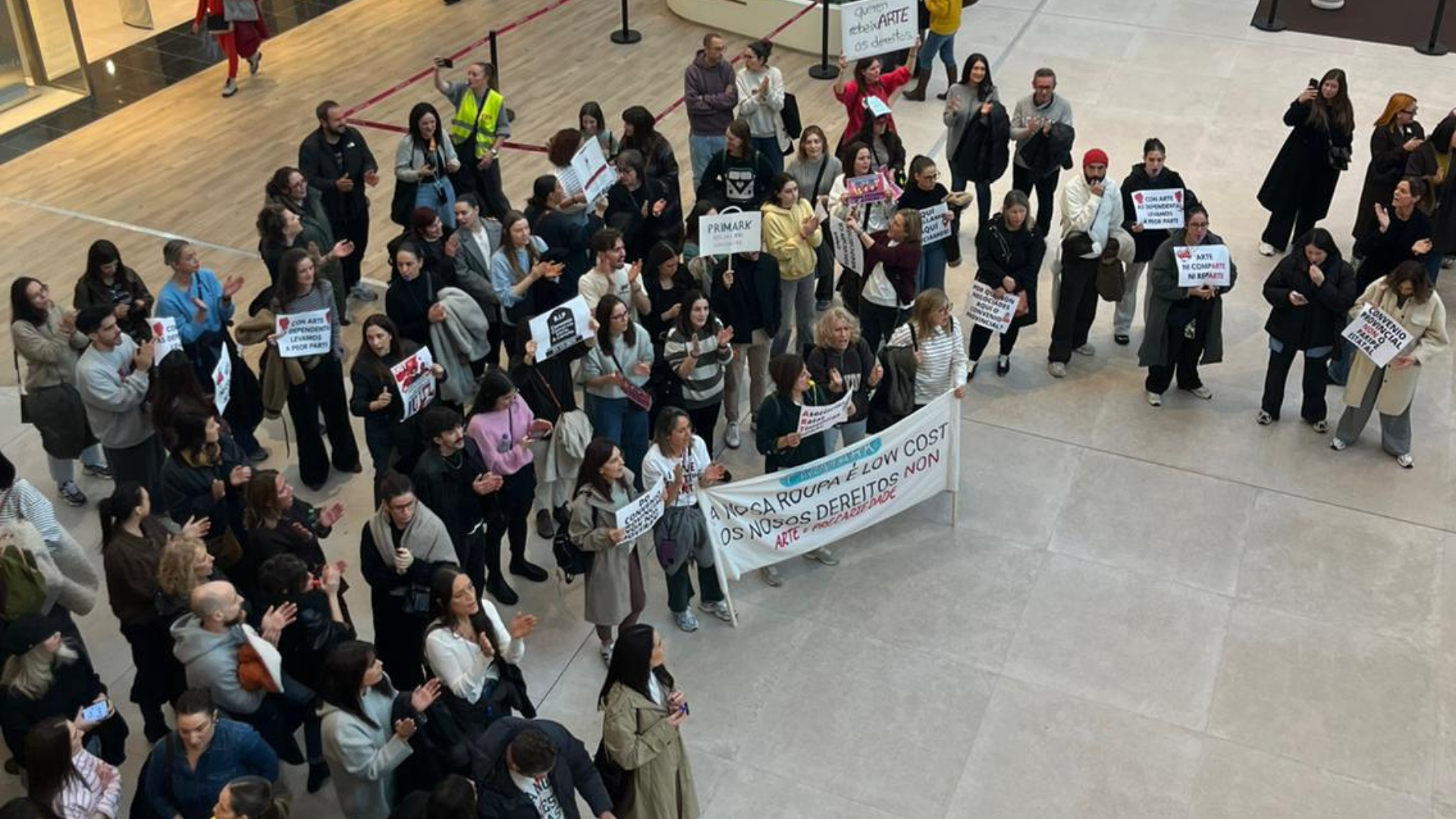 Imagen de la movilización del sector textil en Marineda City, A Coruña | CEDIDA