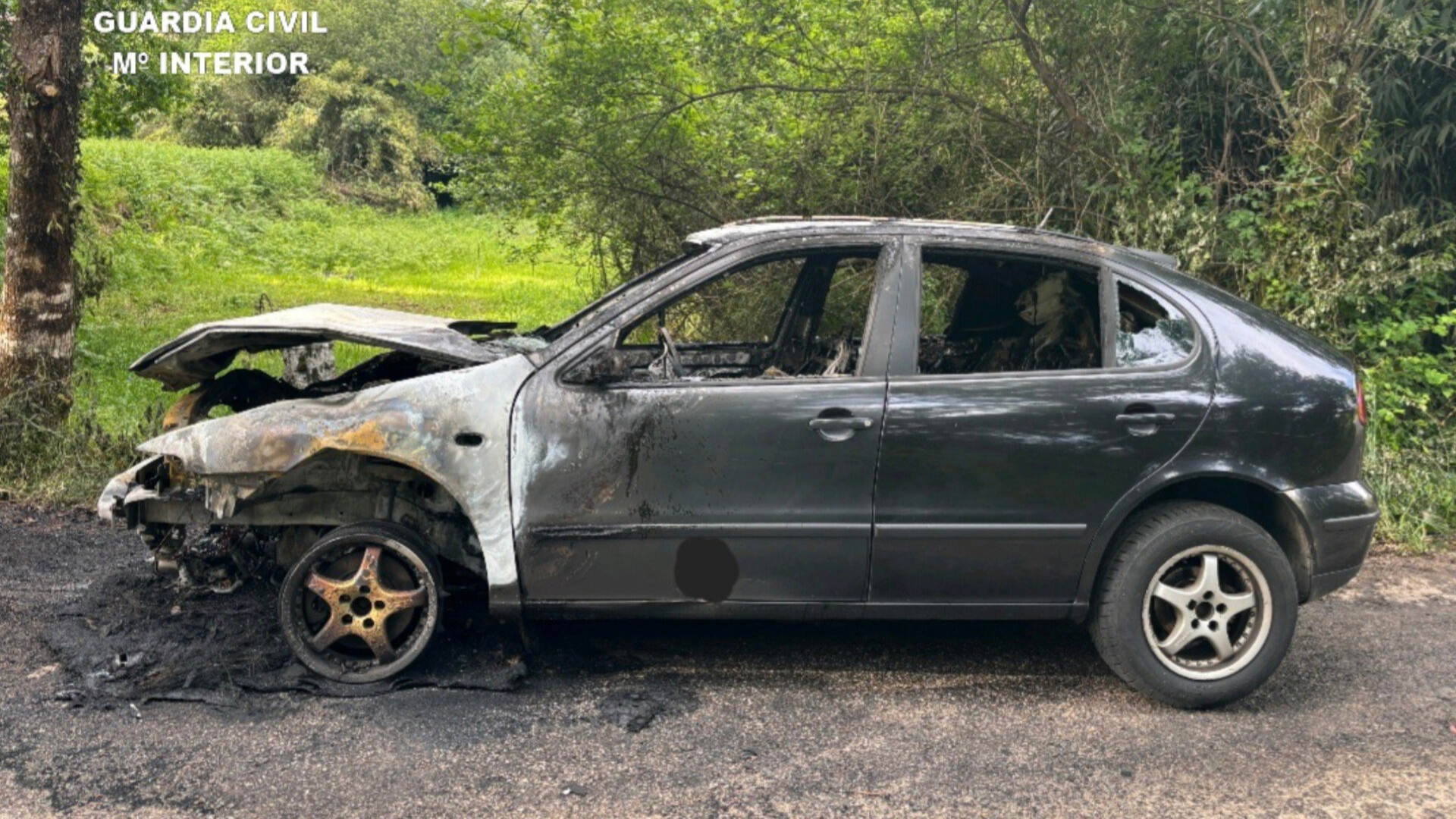 Investigan a un joven en As Neves por conducir sin carné un coche robado, provocar un accidente y huir