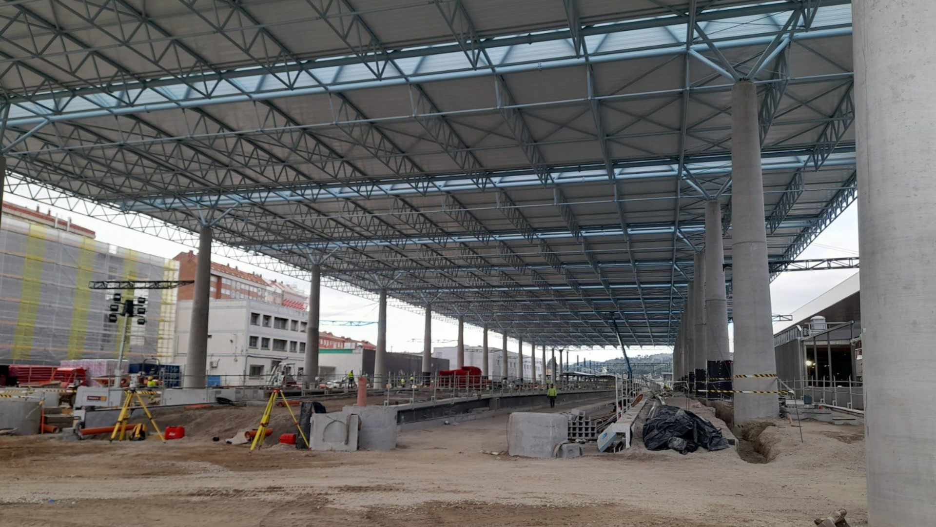 La estación intermodal de A Coruña avanza con el montaje de la nueva marquesina
