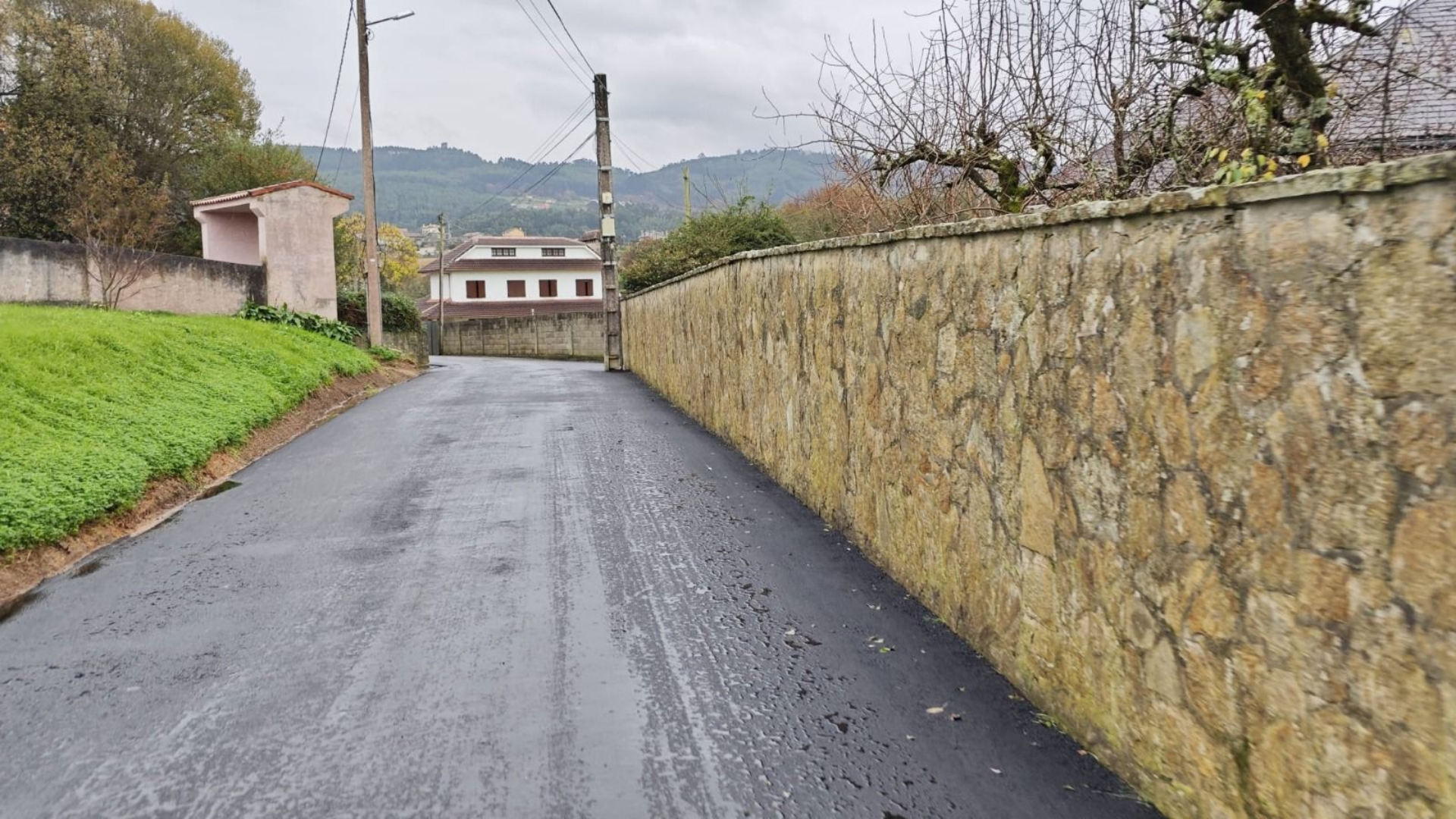 Avanzan las obras de pavimentación del camino de San Cosme, en Pontedeume