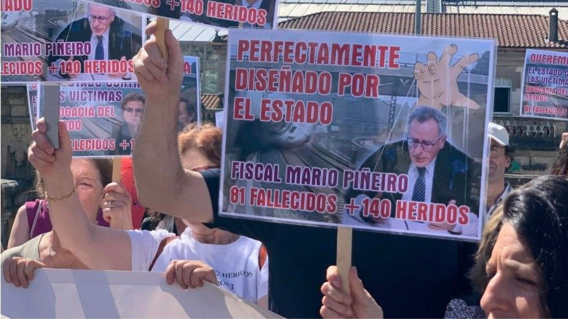 Víctimas del Alvia de Angrois se manifiestan contra la absolución del exresponsable de seguridad de Adif