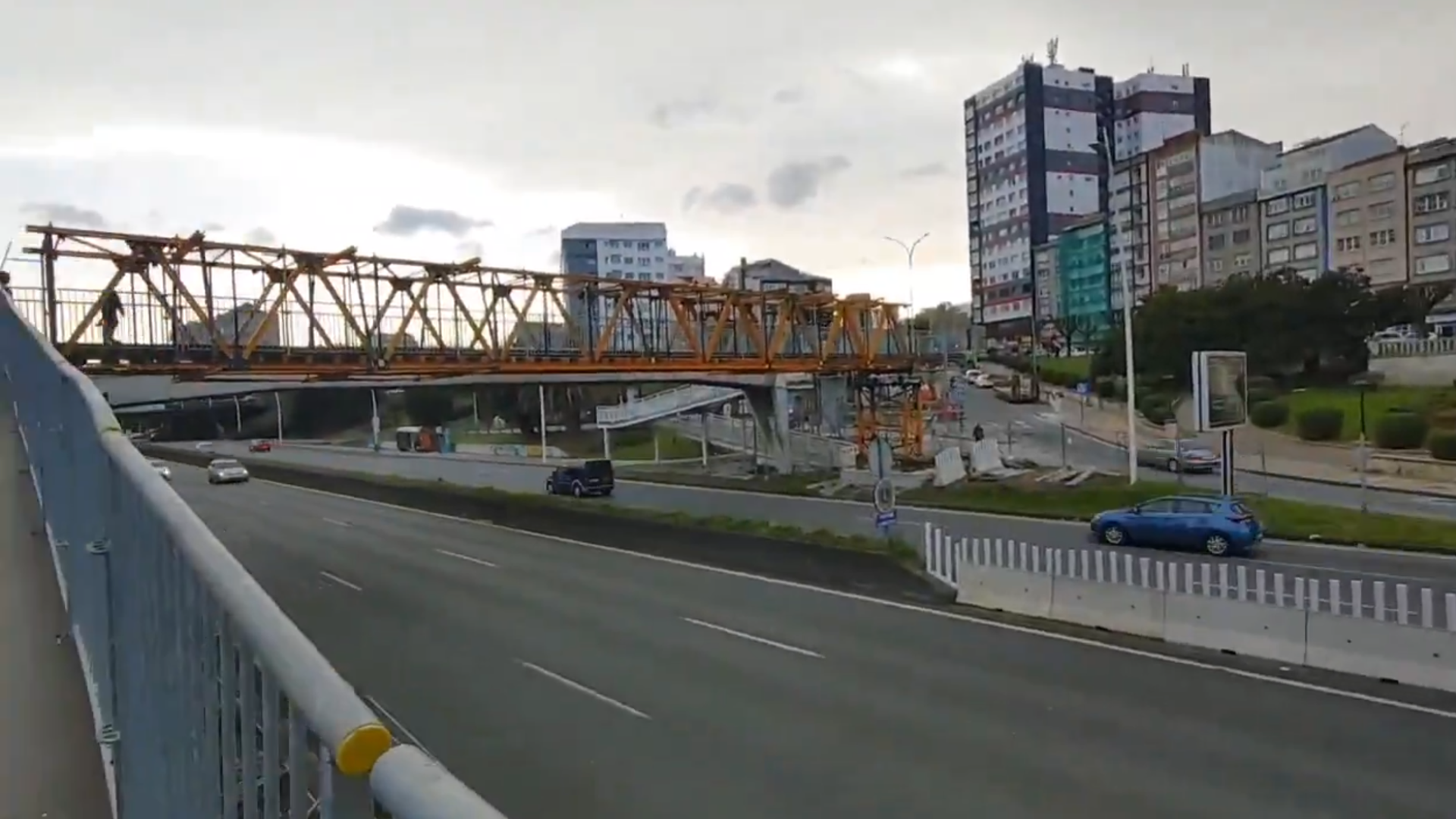 La pasarela provisional sobre Alfonso Molina