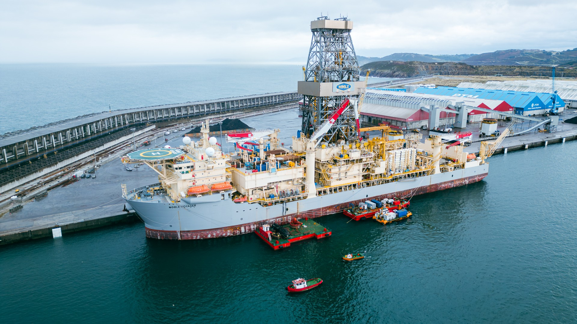 Langosteira refuerza su papel de puerto de apoyo a las reparaciones de Navantia