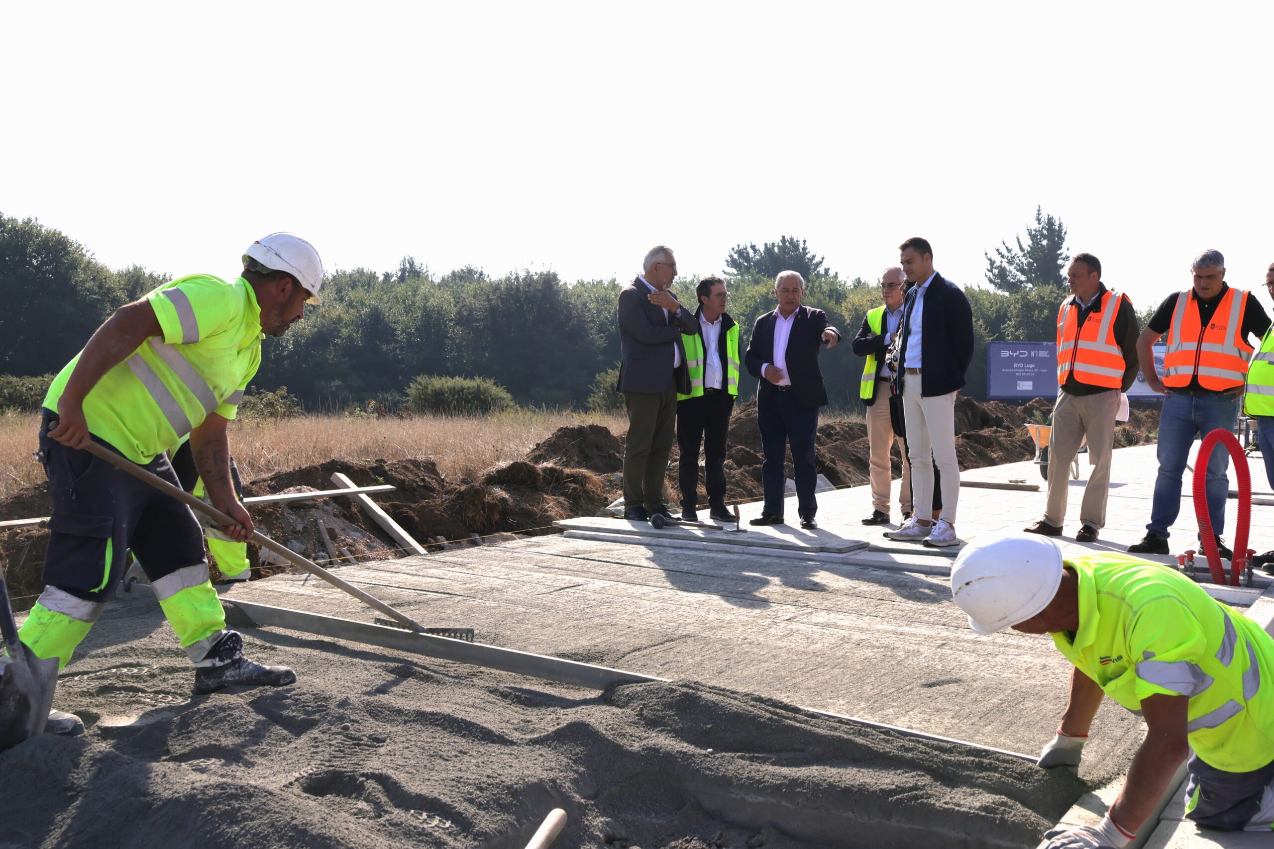 Vista general de las obras de desdoblamiento y humanización de la Avenida Infanta Elena, en Lugo, una actuación que mejorará la capacidad de la vía y la seguridad en uno de los principales accesos a la ciudad.