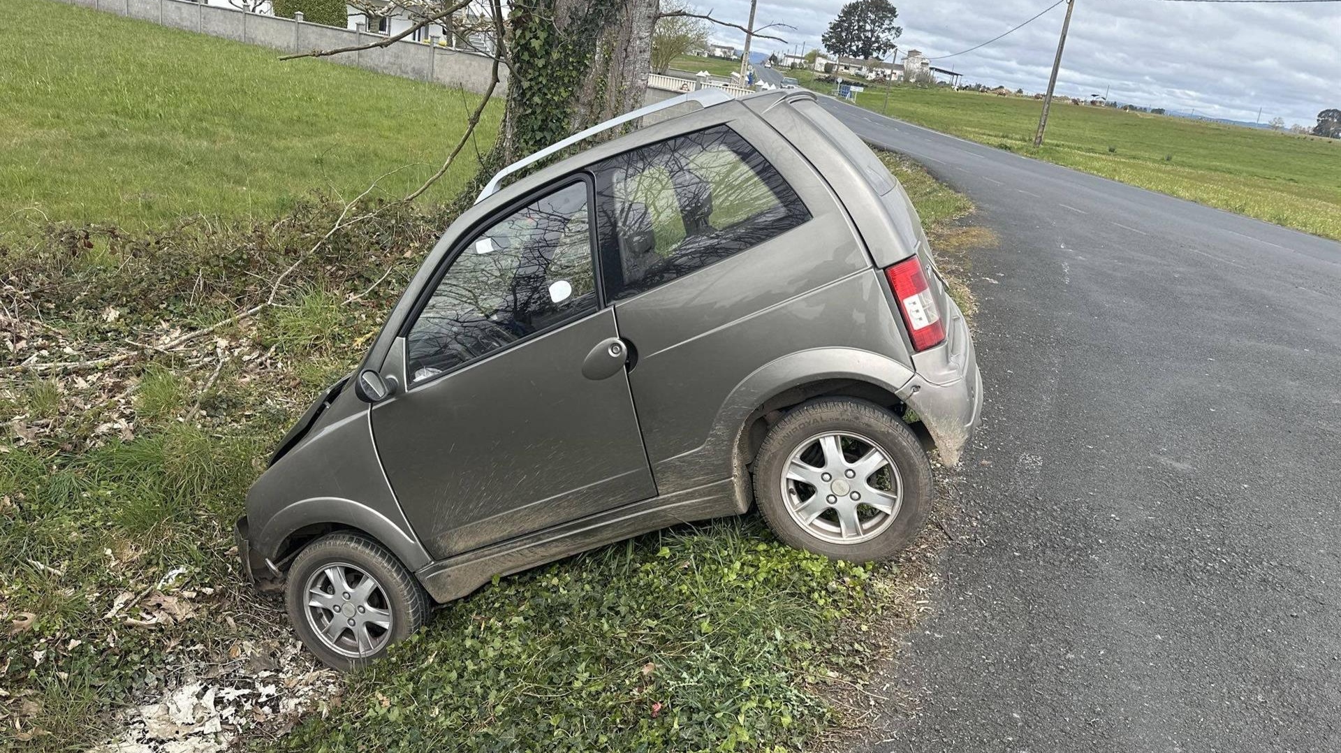 Guardia Civil coche sin carnet cuadriciclo ligero Castro de Rey