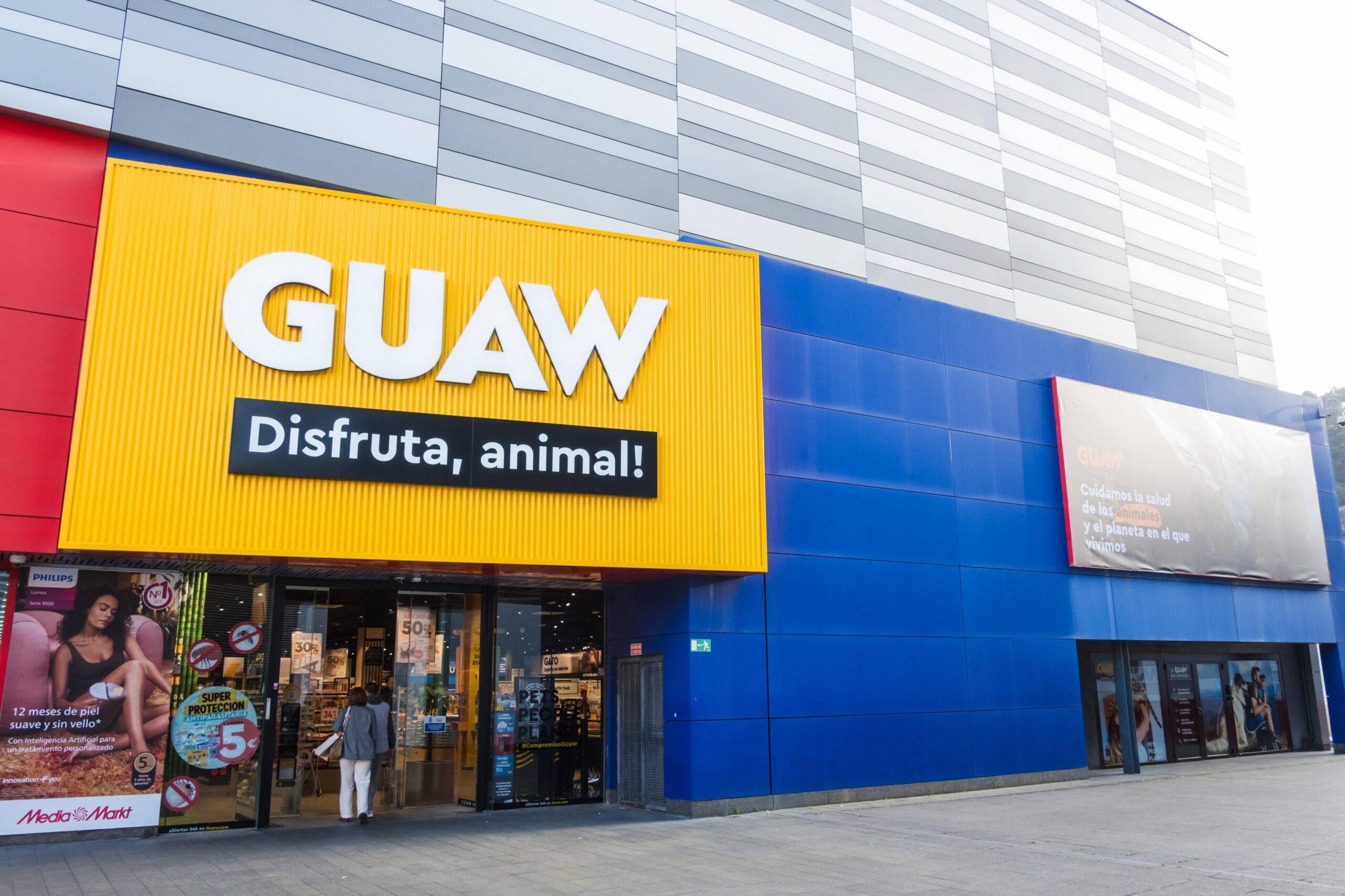 La nueva tienda de Guaw en la plaza exterior de Marineda City, en A Coruña, inaugurada dentro del plan de expansión de la cadena de bienestar animal