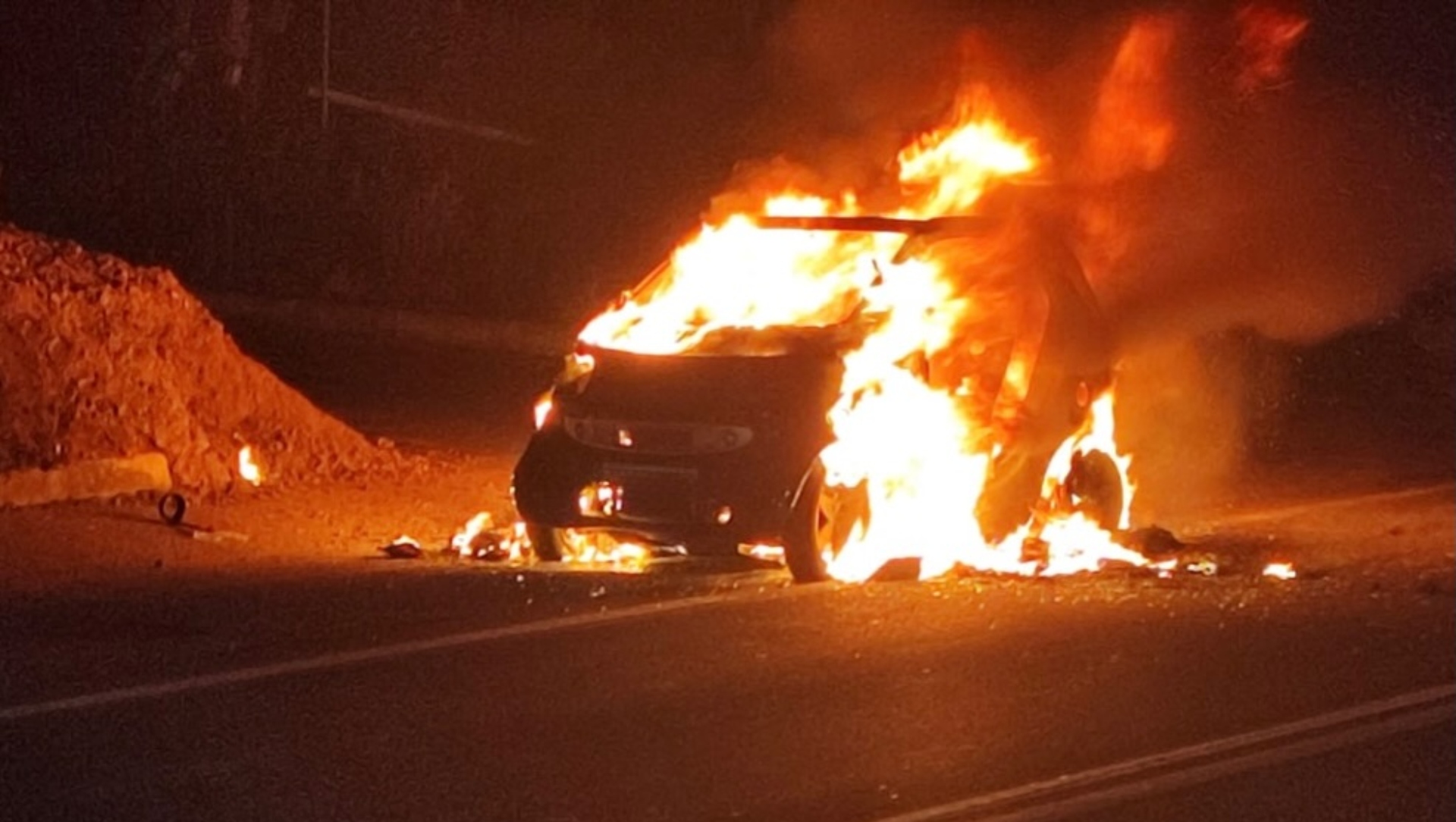 Sanxenxo coche ardiendo Smart