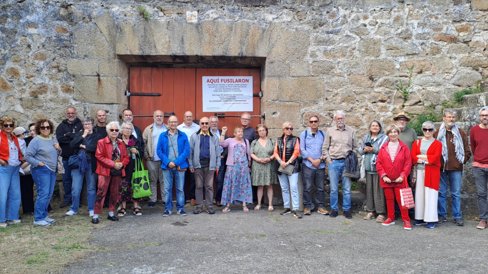 Familiares de víctimas del franquismo exigen la apertura del "muro de los fusilamientos" en el Castillo de San Felipe