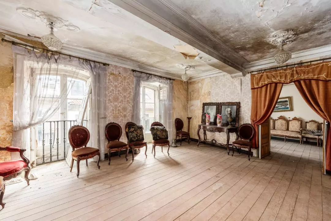 Imagen de una de las estancias del pazo de los irlandeses | 247 Real Estate