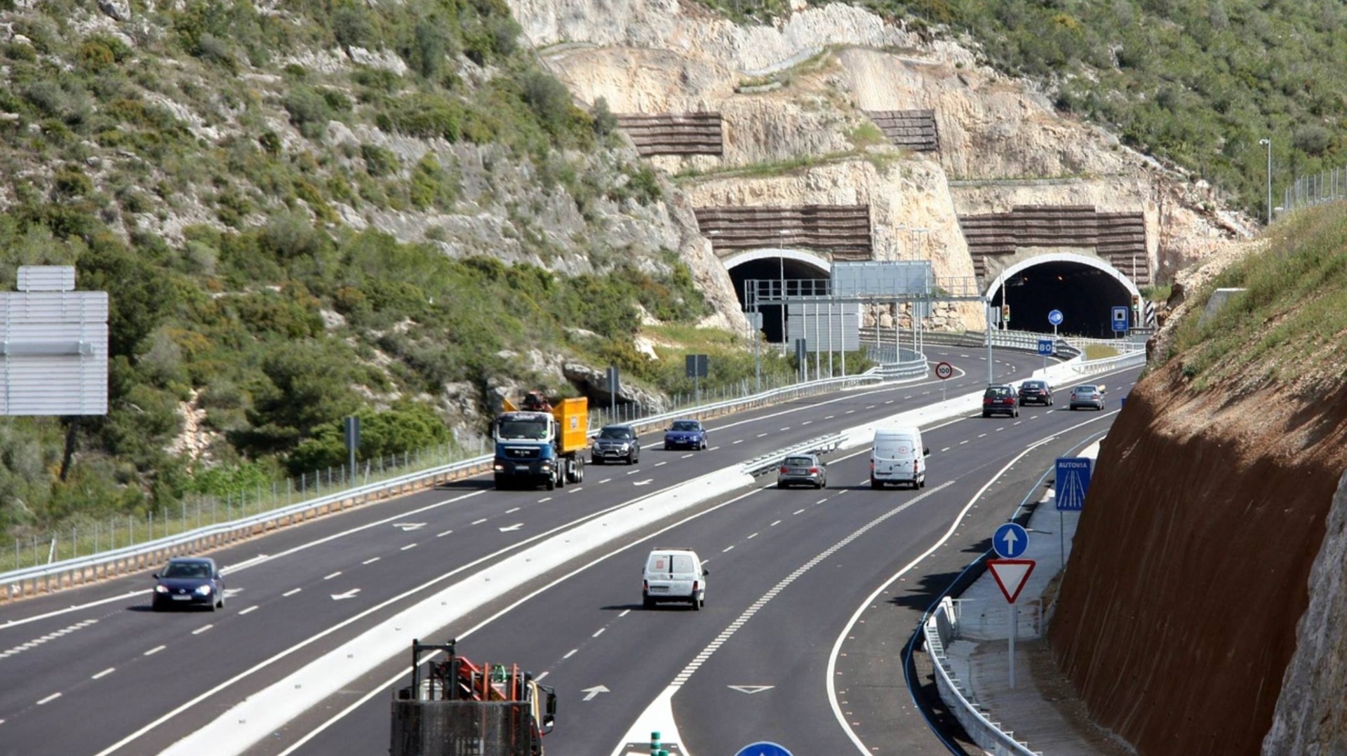 Imagen de archivo de los túneles de Pedrafita en la A-6 | DGT