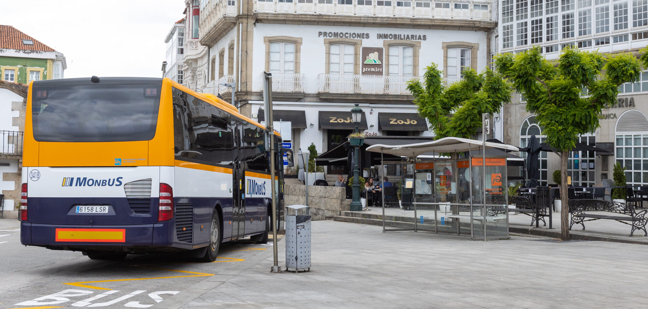A veciñanza sofre as consecuencias dun contrato que non funciona e da falta de paneis informativos nas marquesiñas