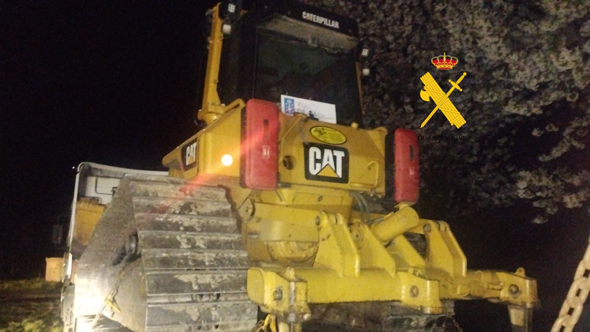 Bulldozer Baralla incendios gasolina robo Guardia Civil