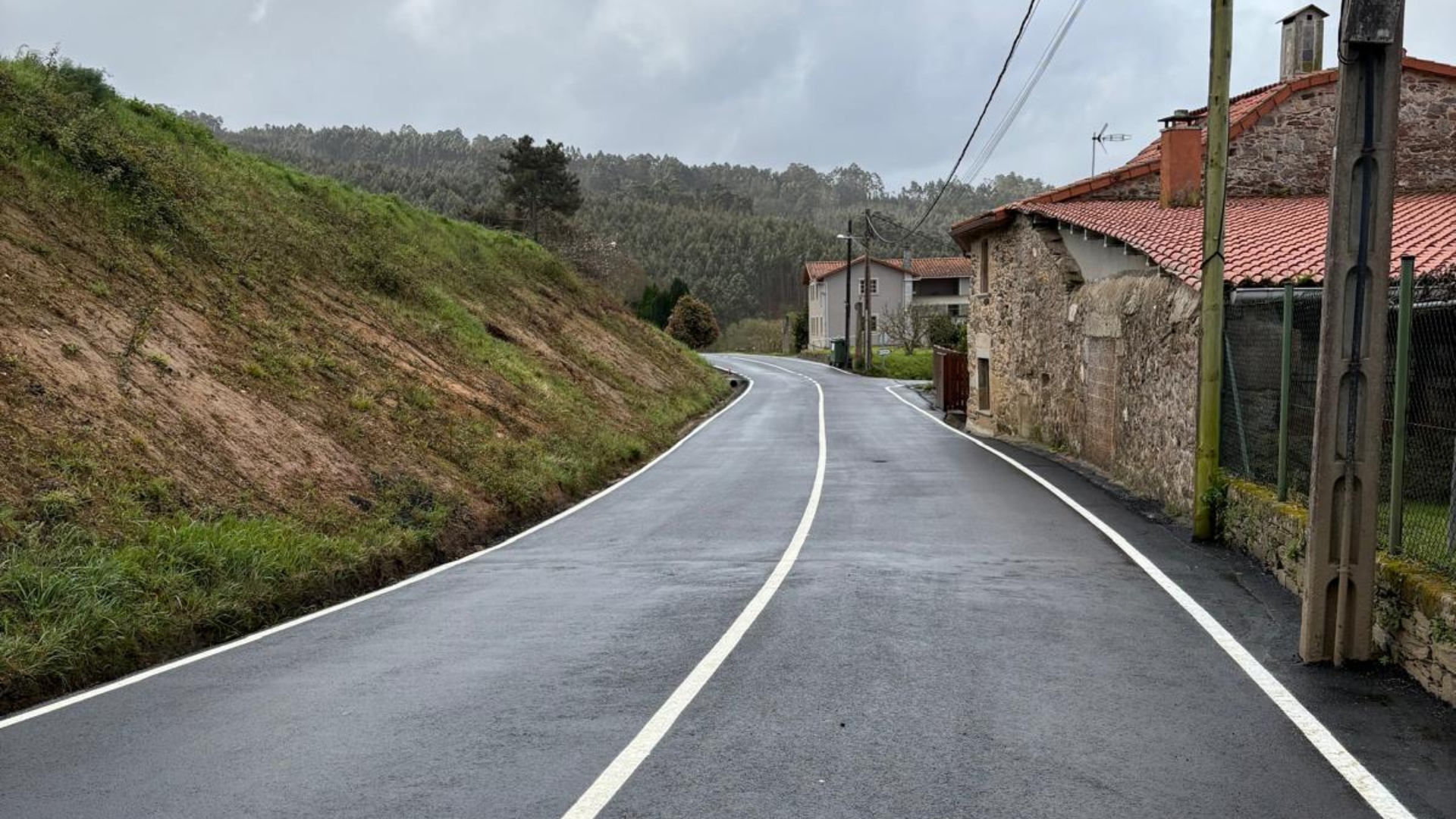 El Camiño do Covés, en Pontedeume, tras la finalización de la segunda fase de las obras de mejora | CONCELLO DE PONTEDEUME