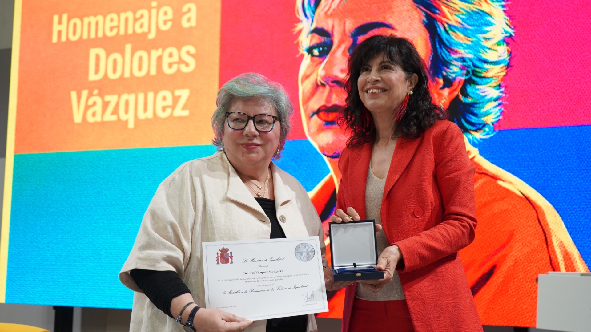 Dolores Vázquez junto a la ministra de Igualdad, Ana Redondo | MINISTERIO DE IGUALDAD